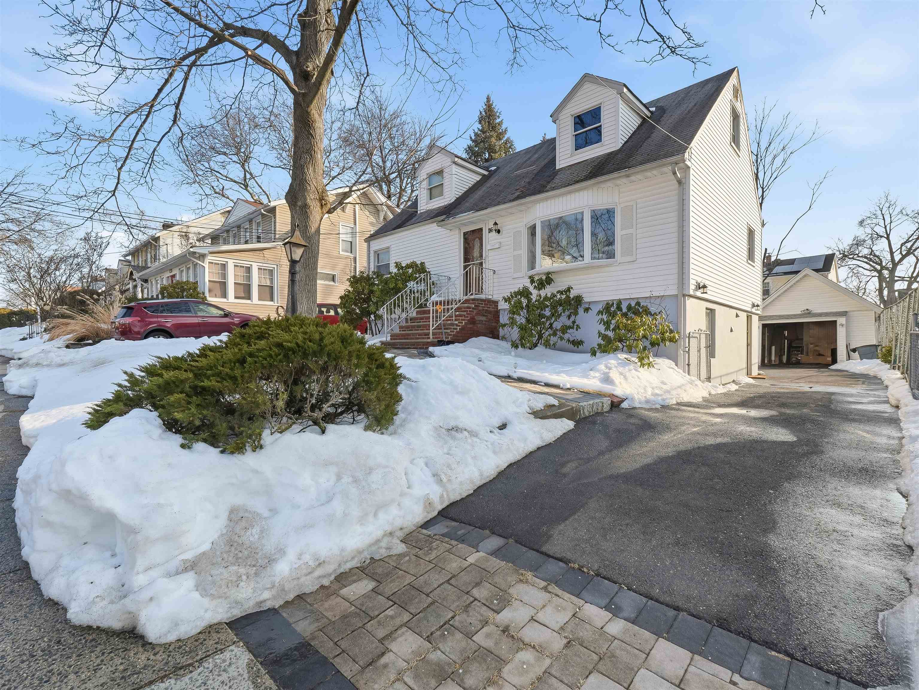 116 EAST GROVE ST