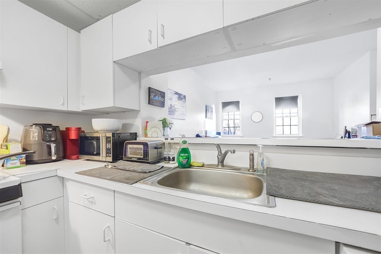 227 CHRISTOPHER COLUMBUS DR Unit: 209B