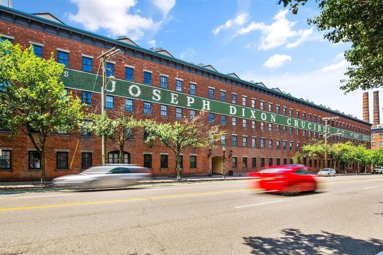 227 CHRISTOPHER COLUMBUS DR Unit: 209B