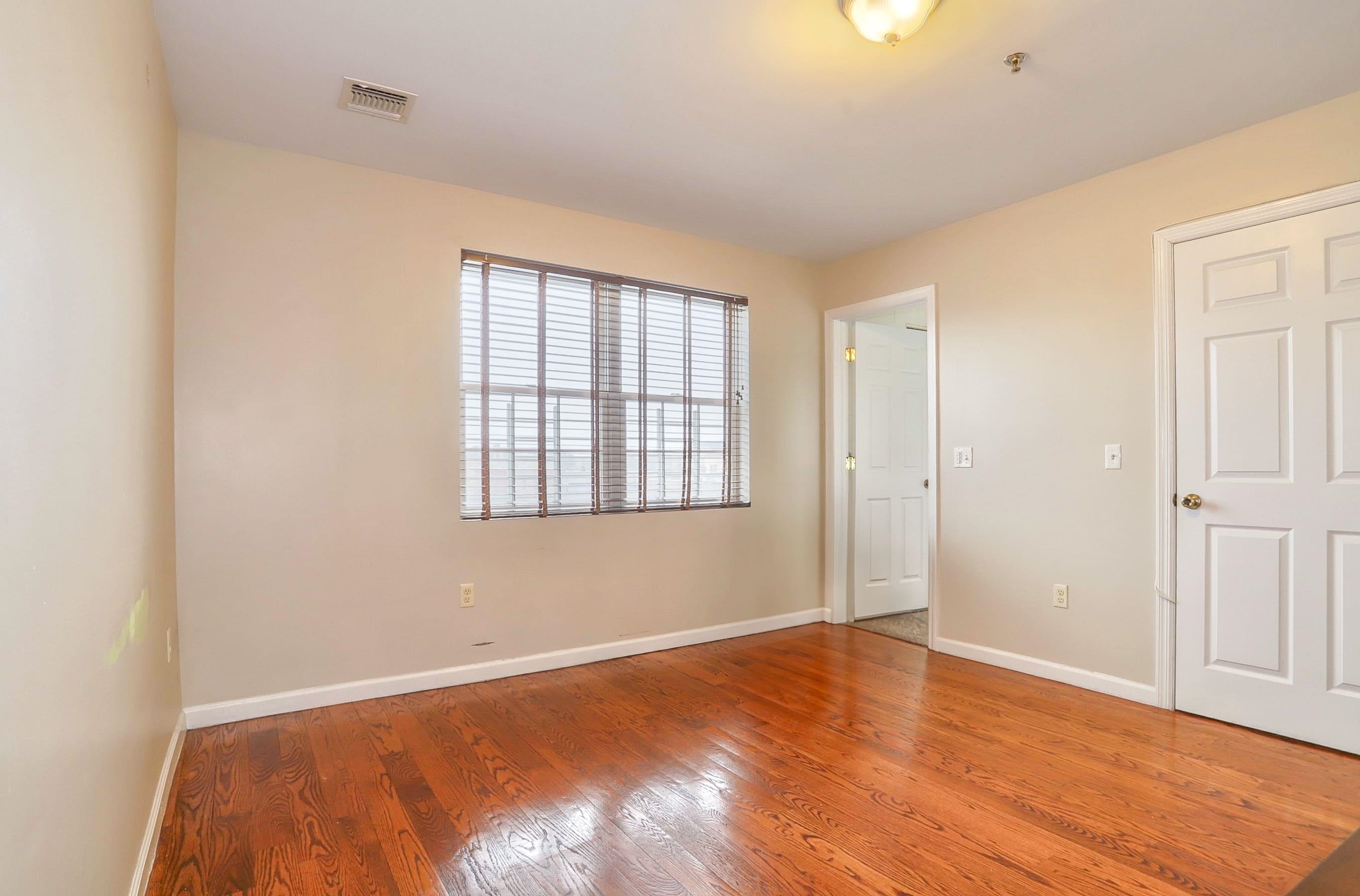 135 38TH ST Unit: 509