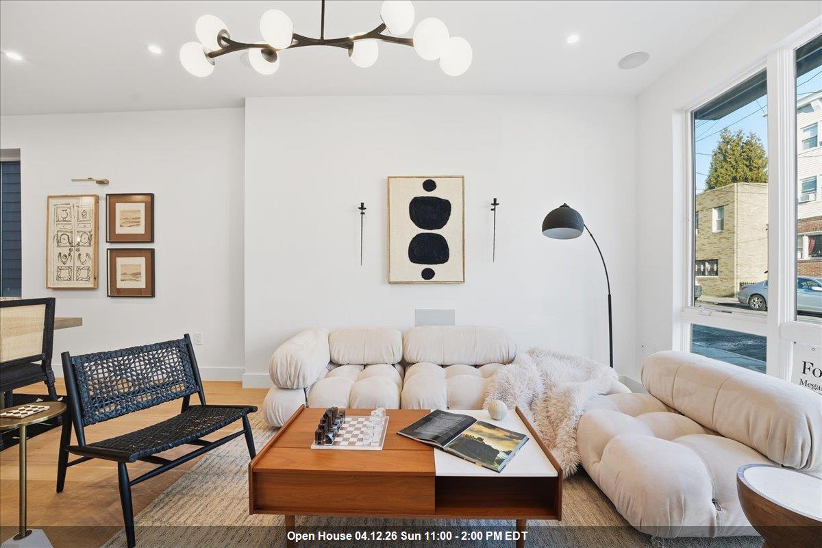 105 LAIDLAW AVE Unit: 1