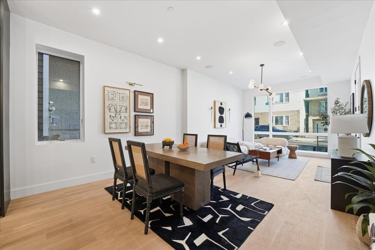 105 LAIDLAW AVE Unit: 1