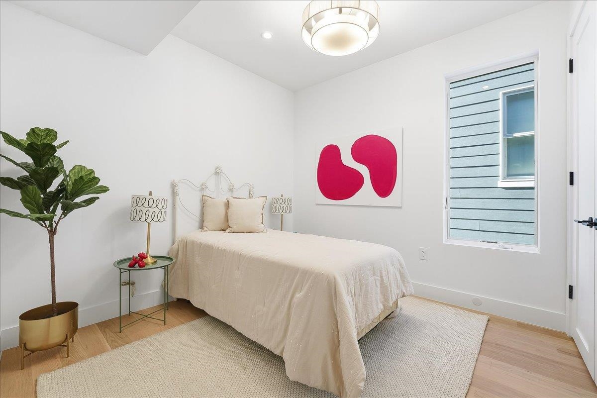 105 LAIDLAW AVE Unit: 2