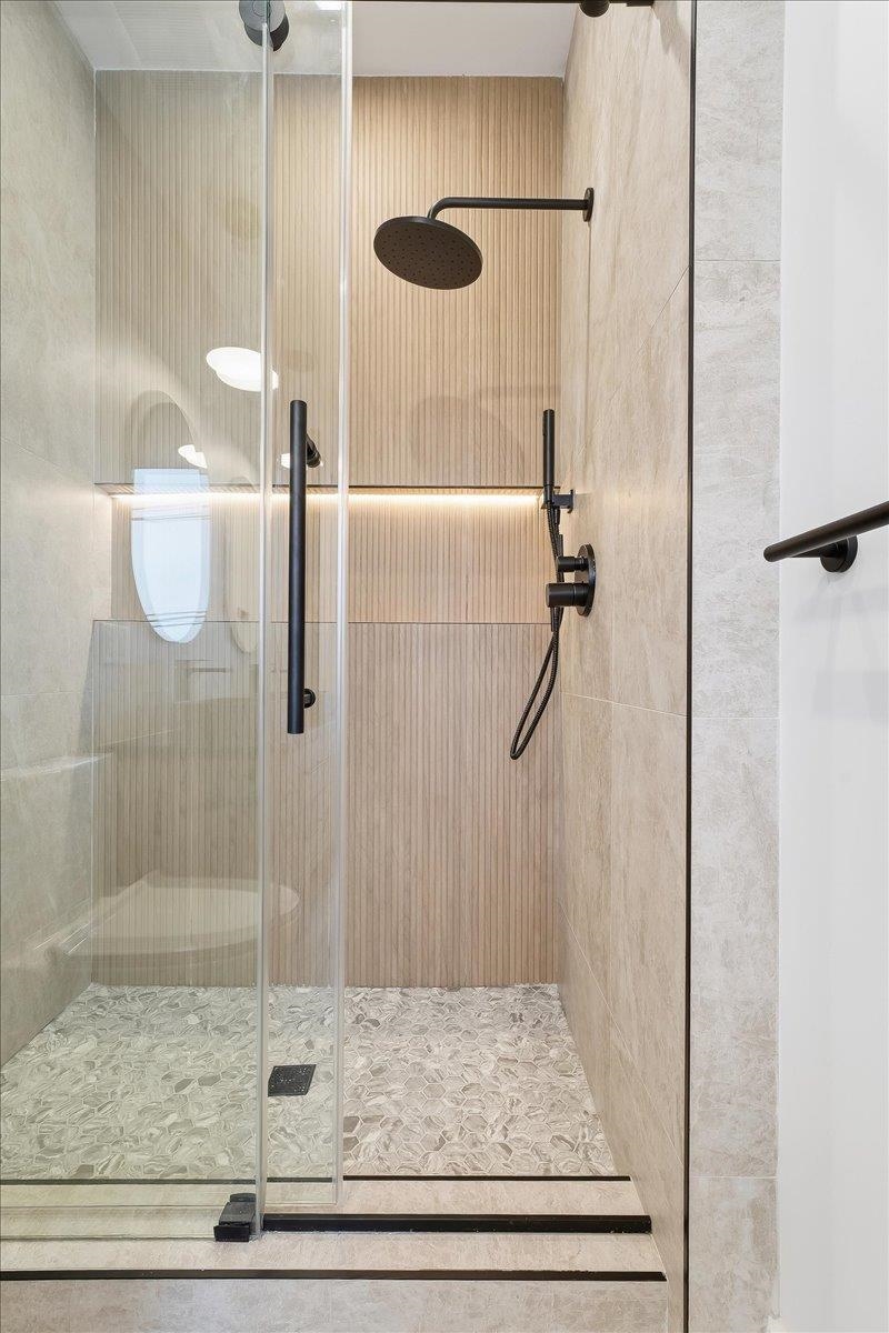 105 LAIDLAW AVE Unit: 2