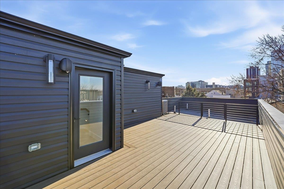 105 LAIDLAW AVE Unit: 2