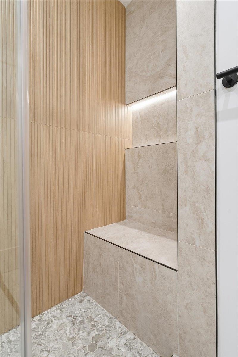 105 LAIDLAW AVE Unit: 4