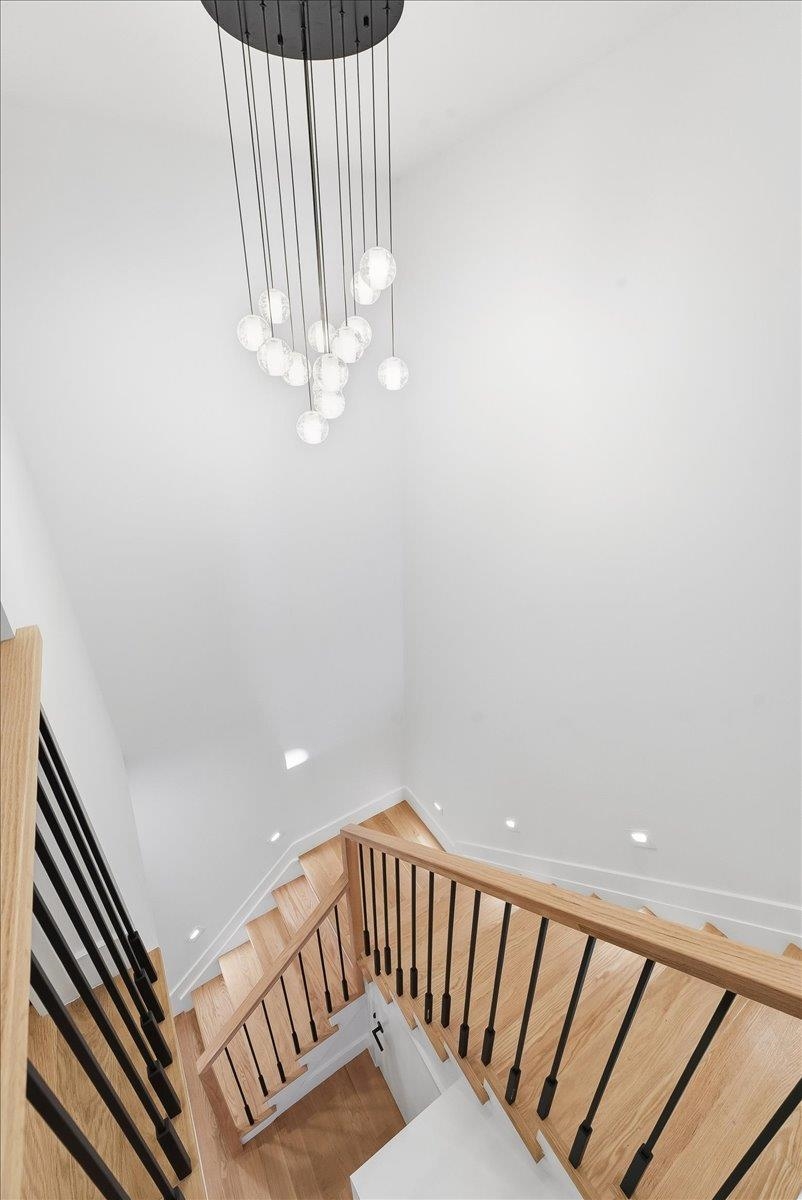 105 LAIDLAW AVE Unit: 4