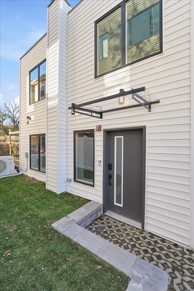 105 LAIDLAW AVE Unit: 4