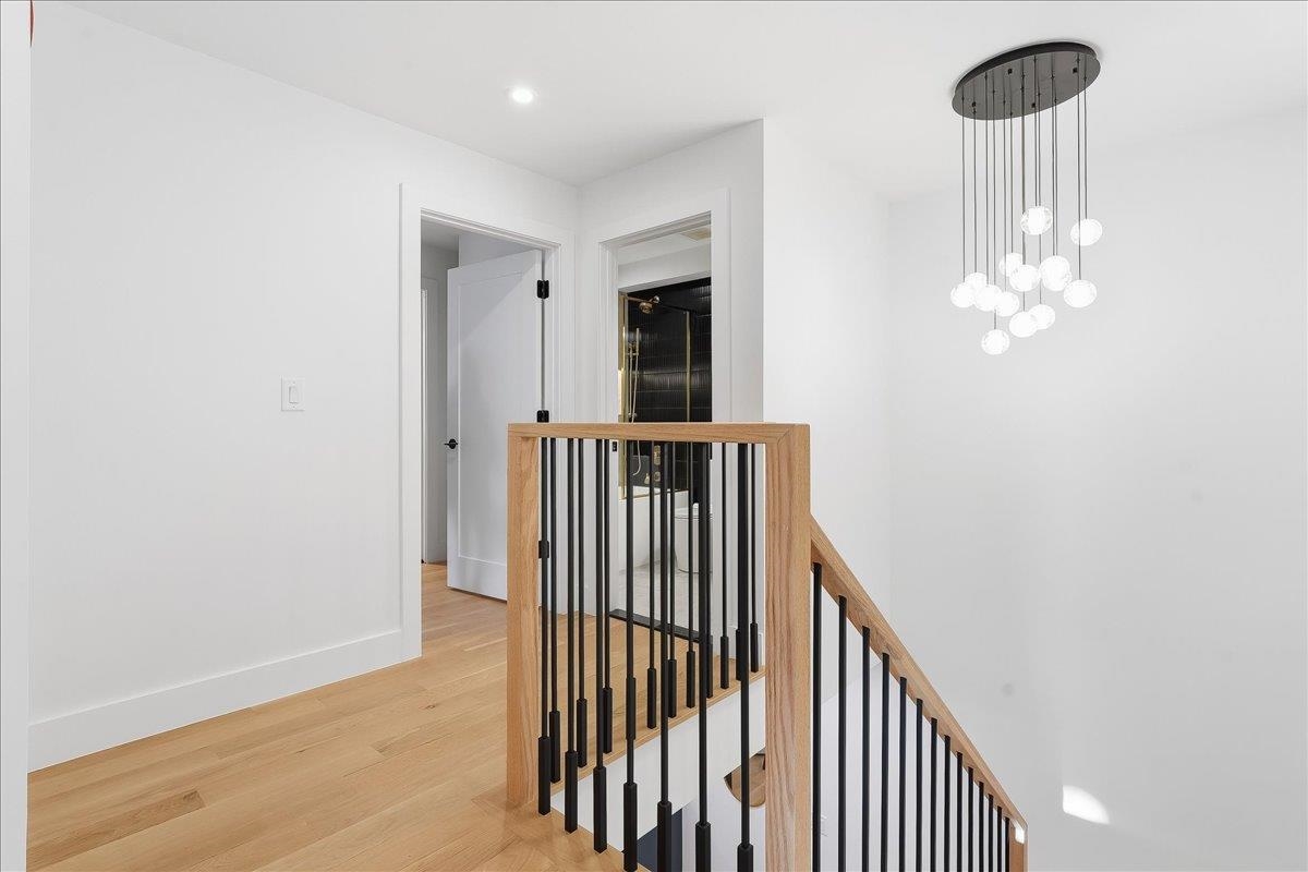 105 LAIDLAW AVE Unit: 4