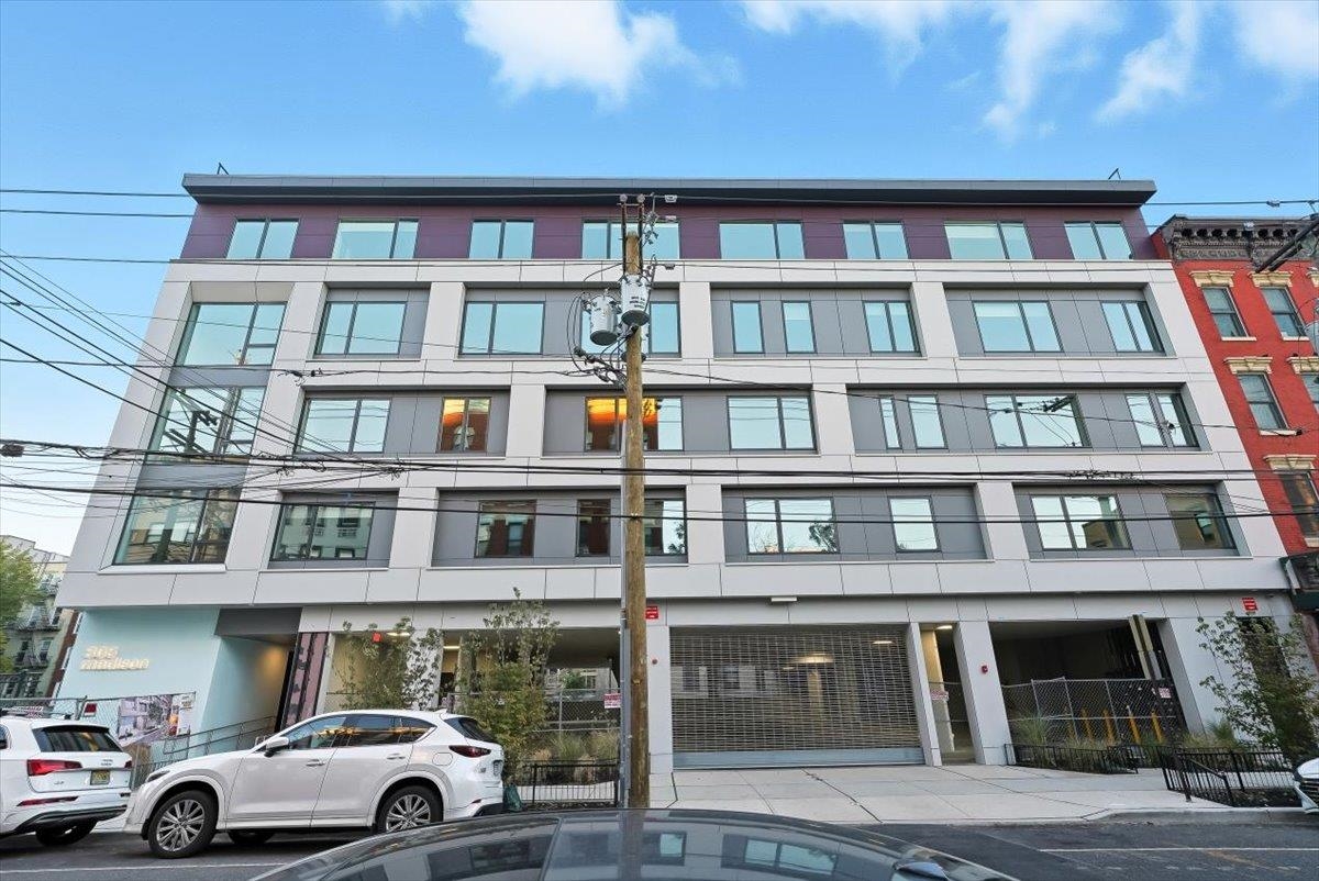 303 MADISON ST Unit: 306