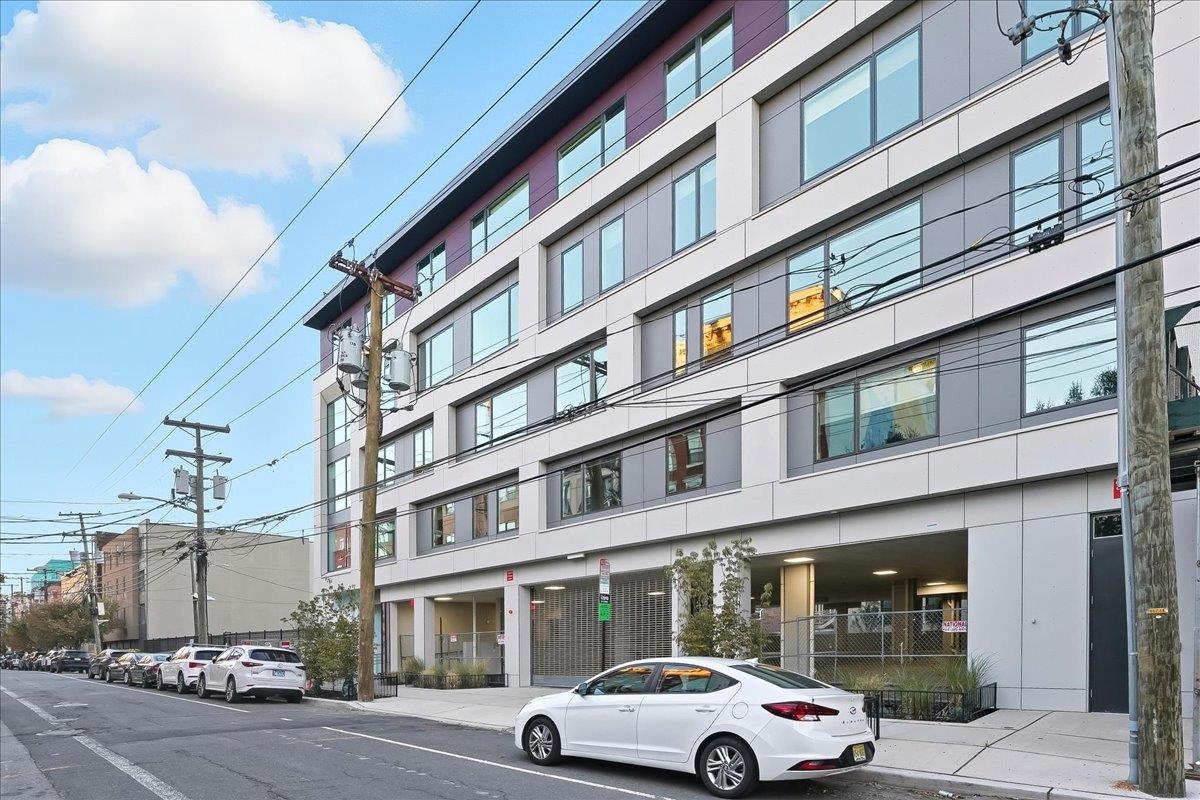 303 MADISON ST Unit: 306