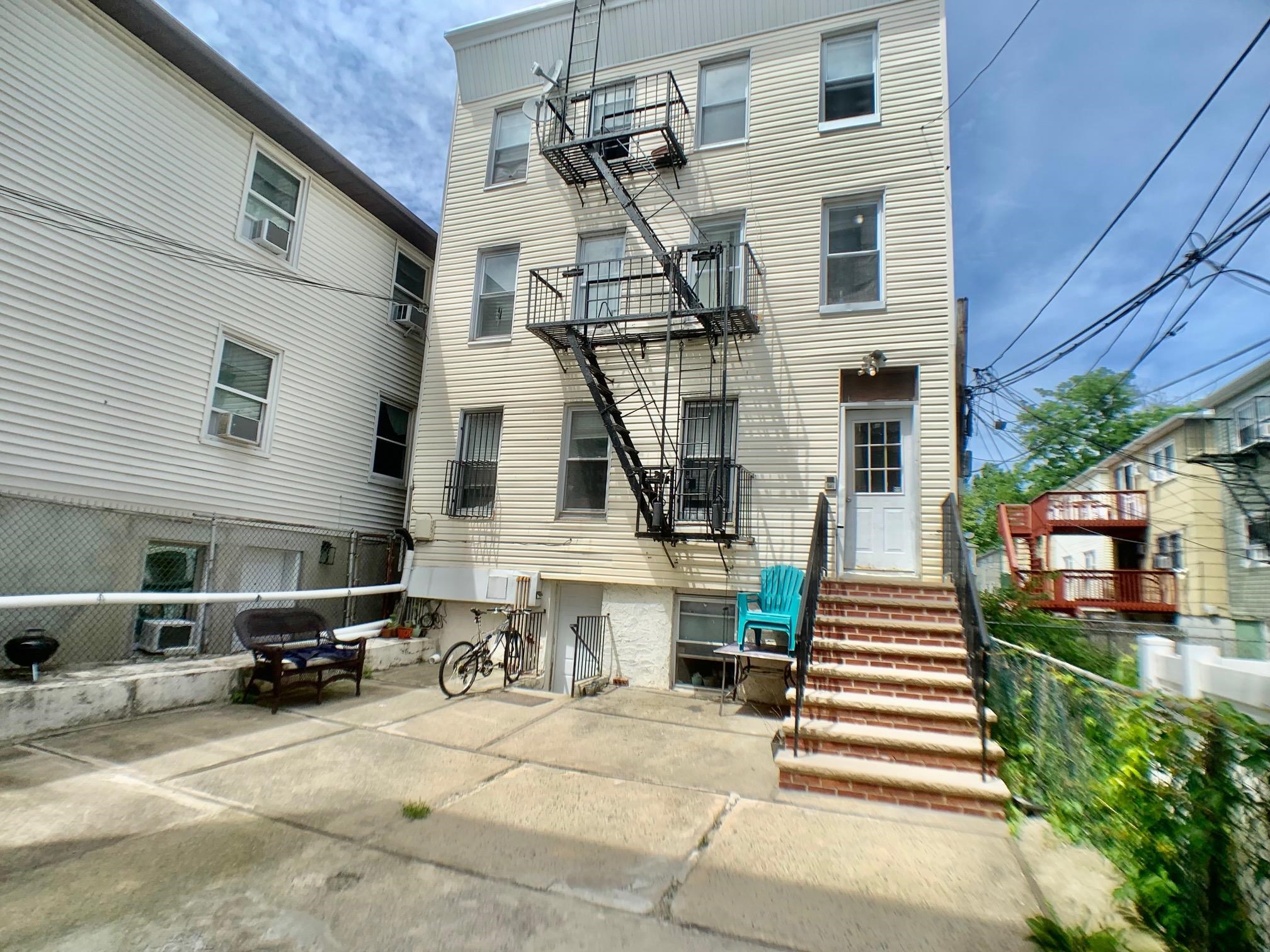 206 4TH ST Unit: 4R