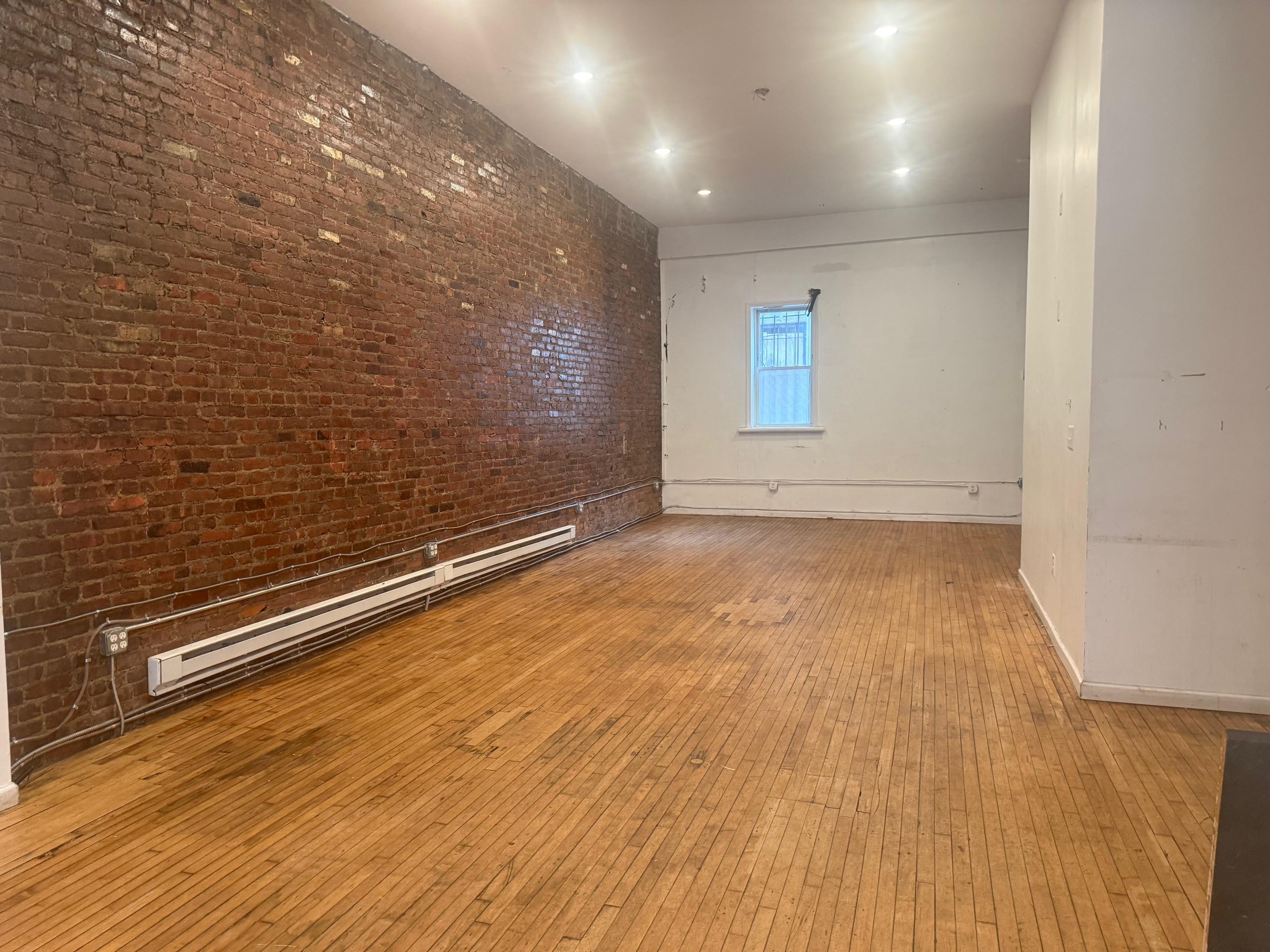 114 MONTICELLO AVE
