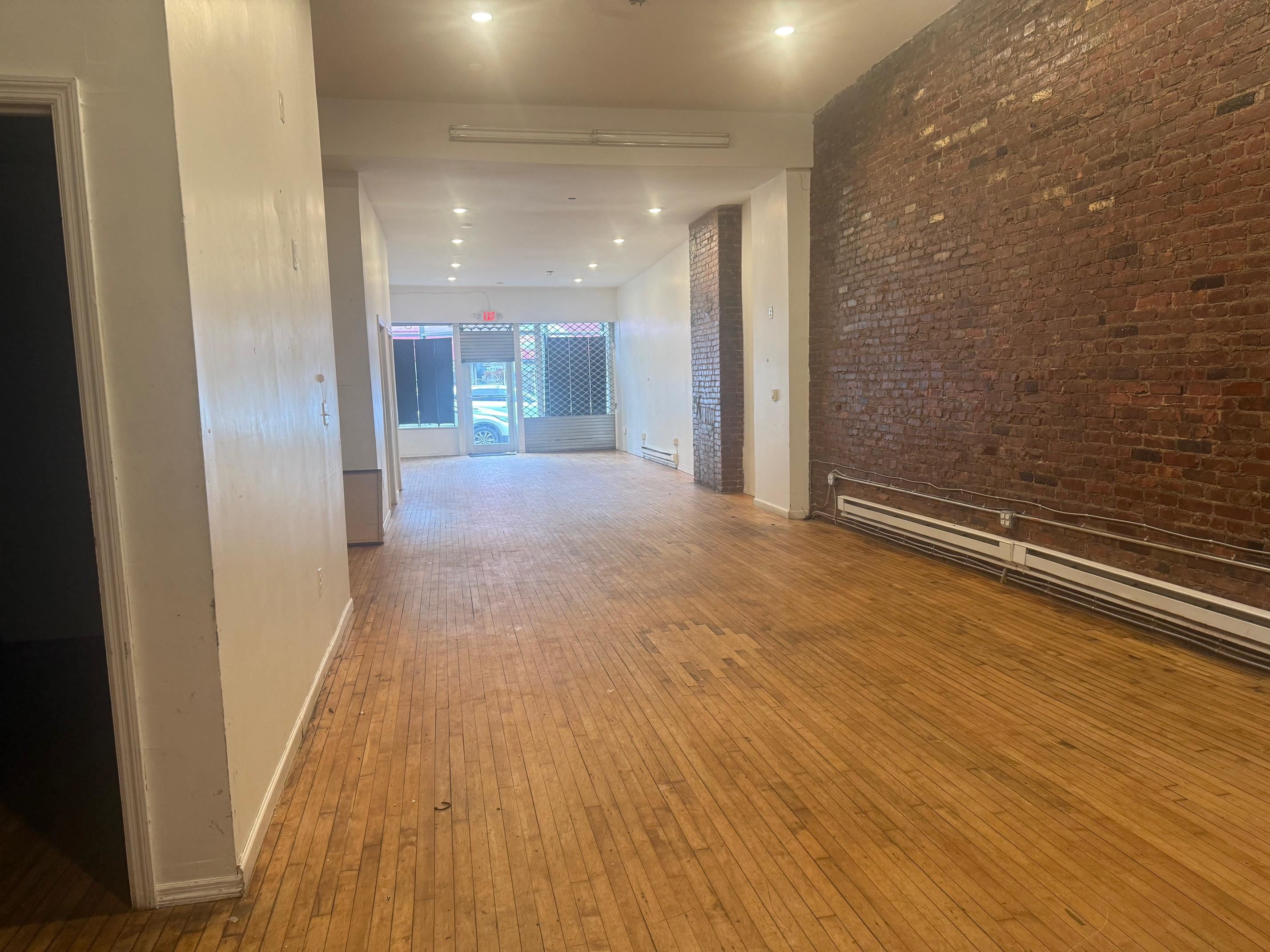 114 MONTICELLO AVE