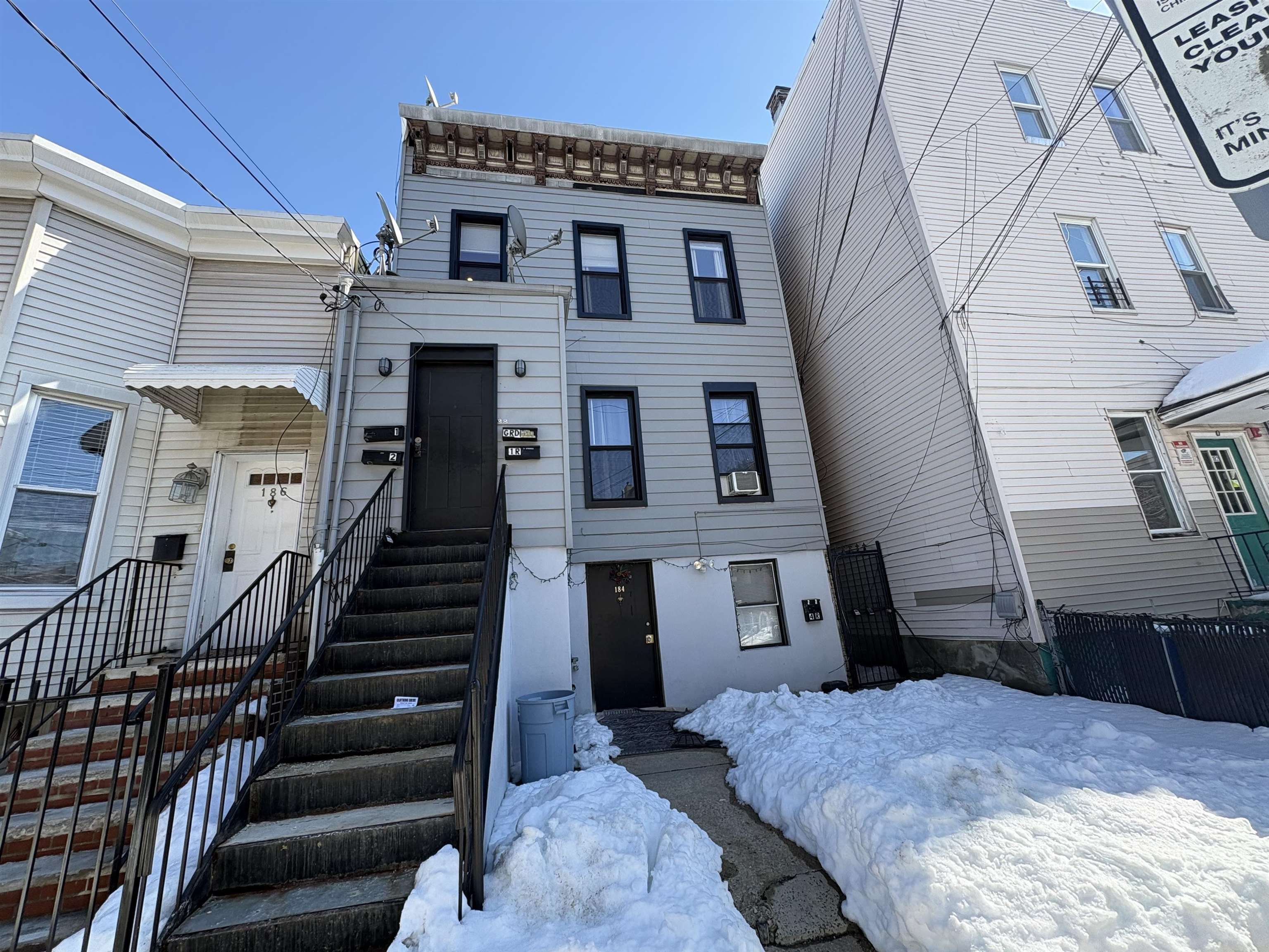184 WEBSTER AVE Unit: 3