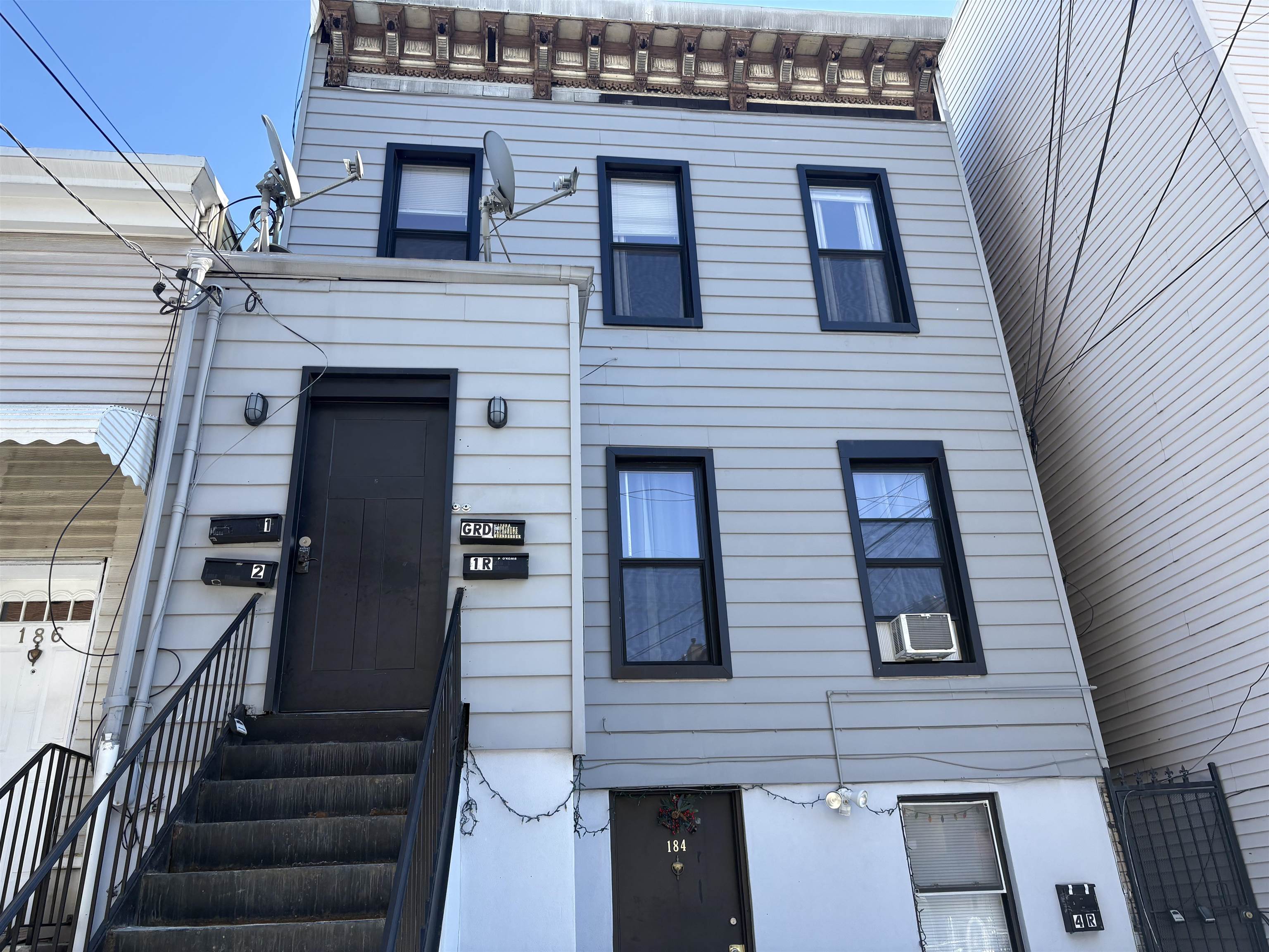 184 WEBSTER AVE Unit: 3