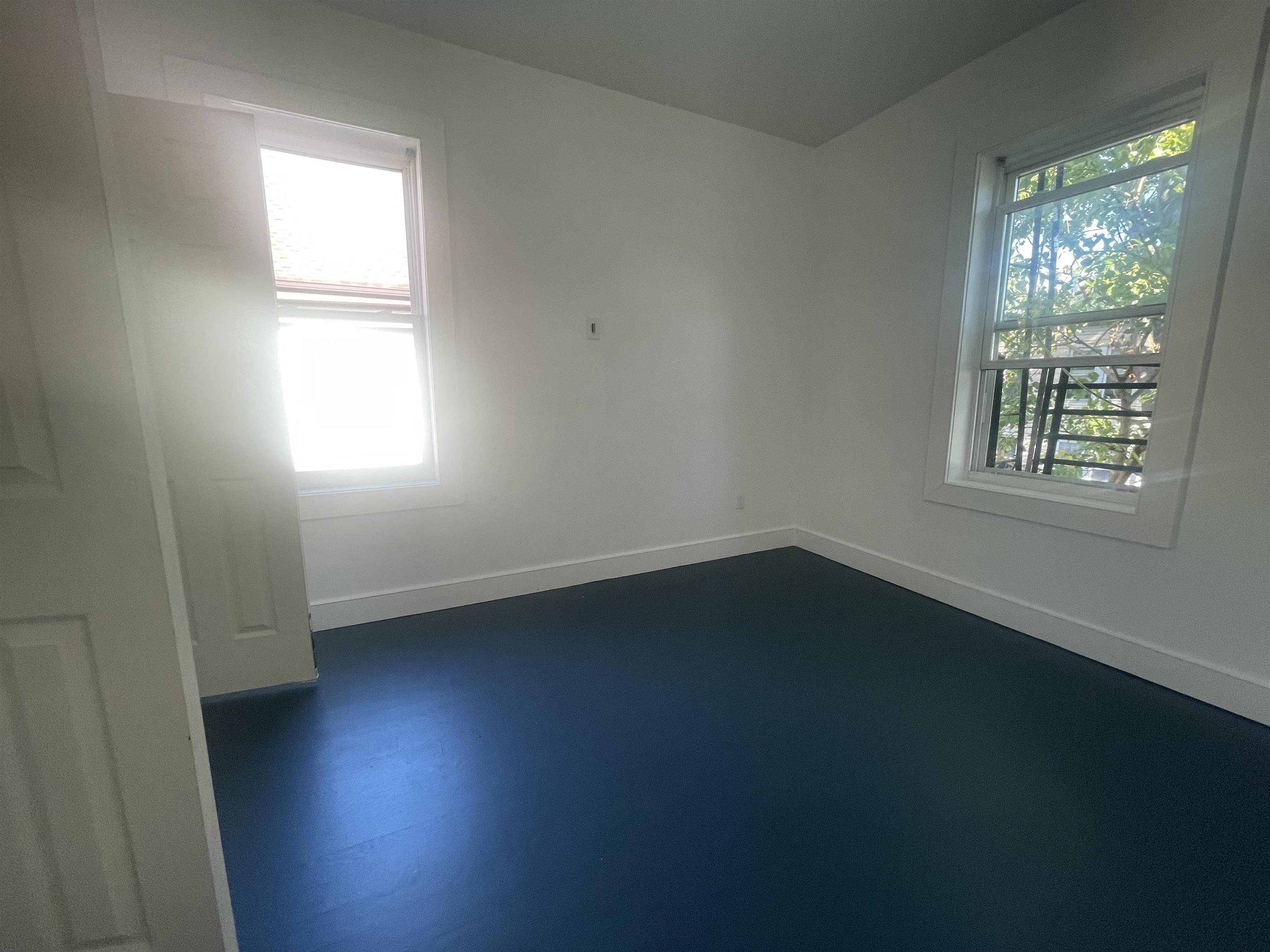 18 WARNER AVE Unit: 2