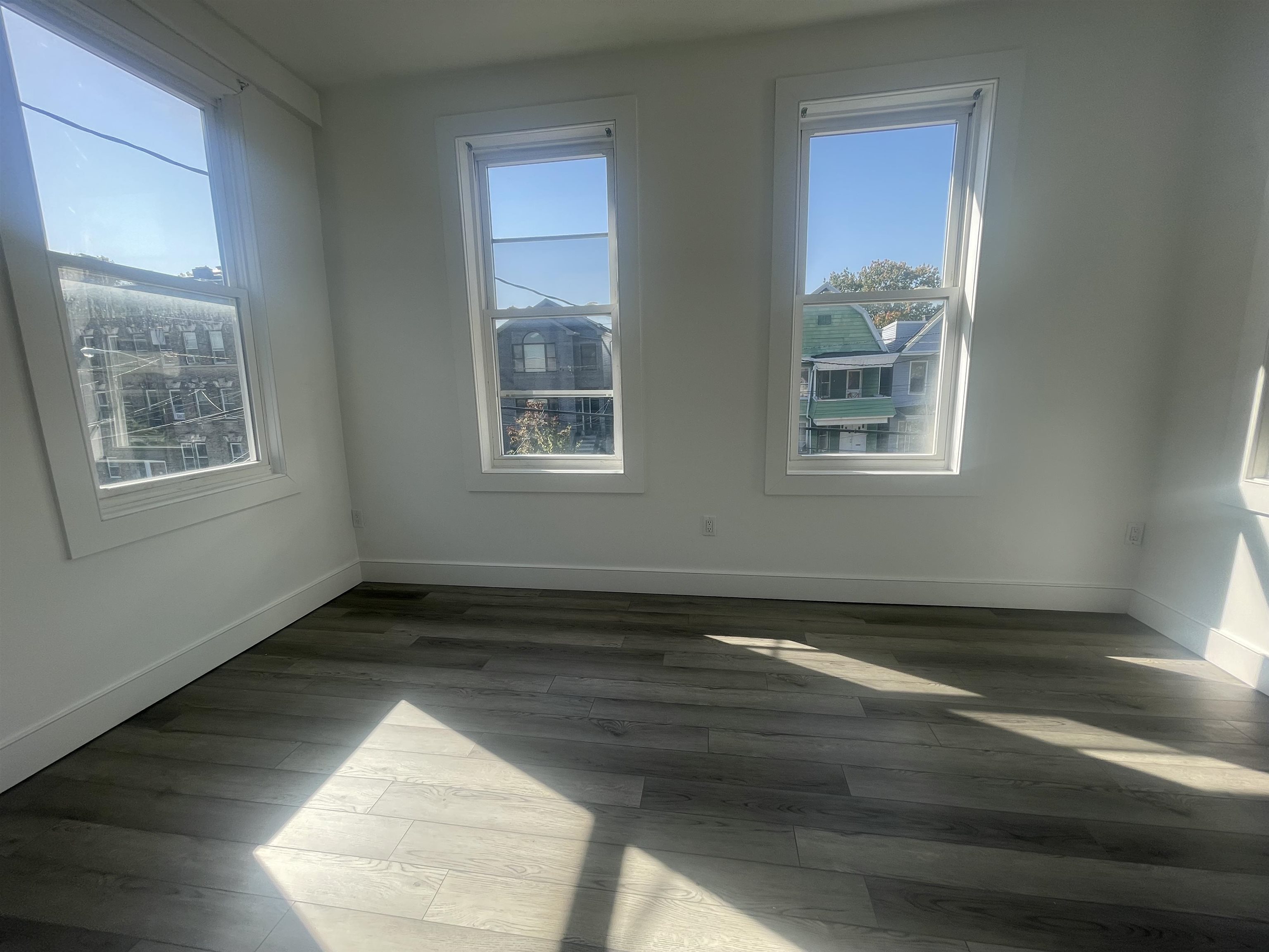 18 WARNER AVE Unit: 2