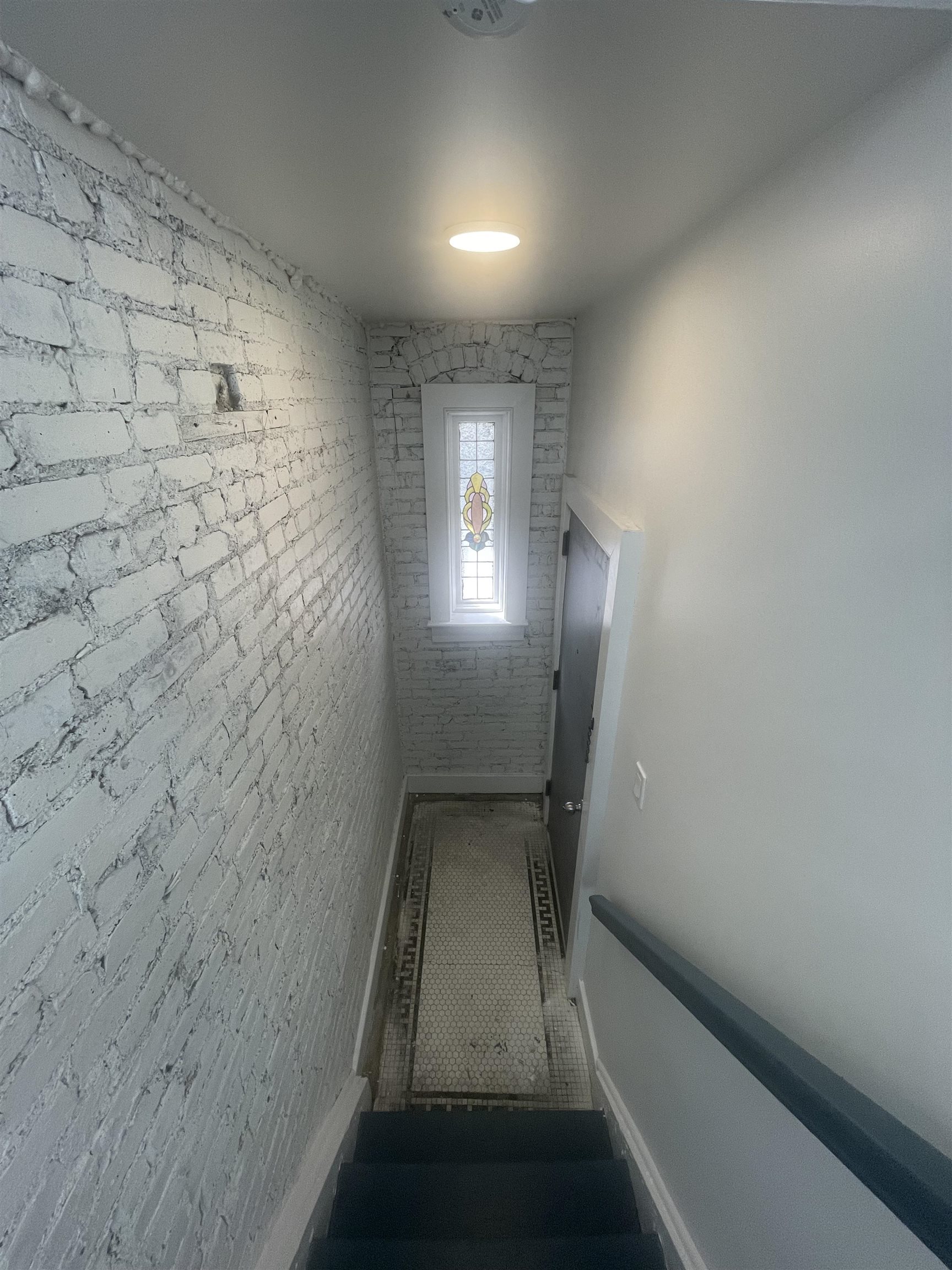 18 WARNER AVE Unit: 2