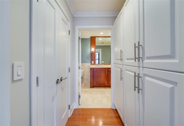 1025 MAXWELL LANE Unit: 909