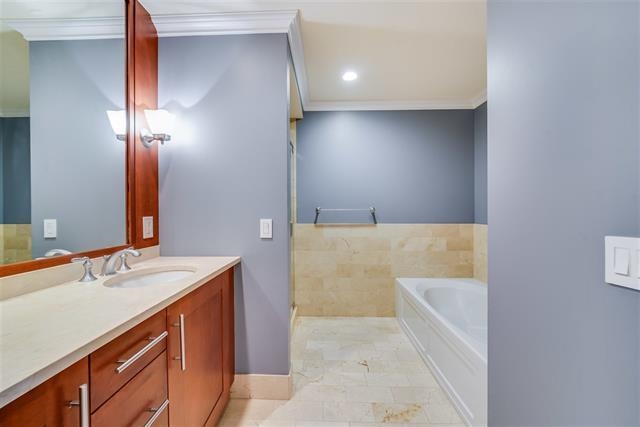 1025 MAXWELL LANE Unit: 909