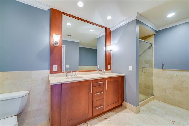 1025 MAXWELL LANE Unit: 909