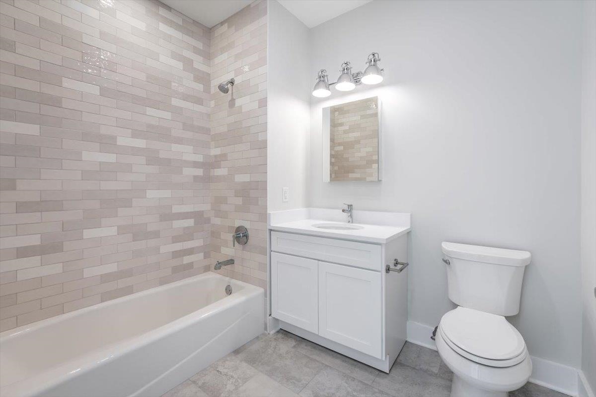 667-665 GRAND ST Unit: 306