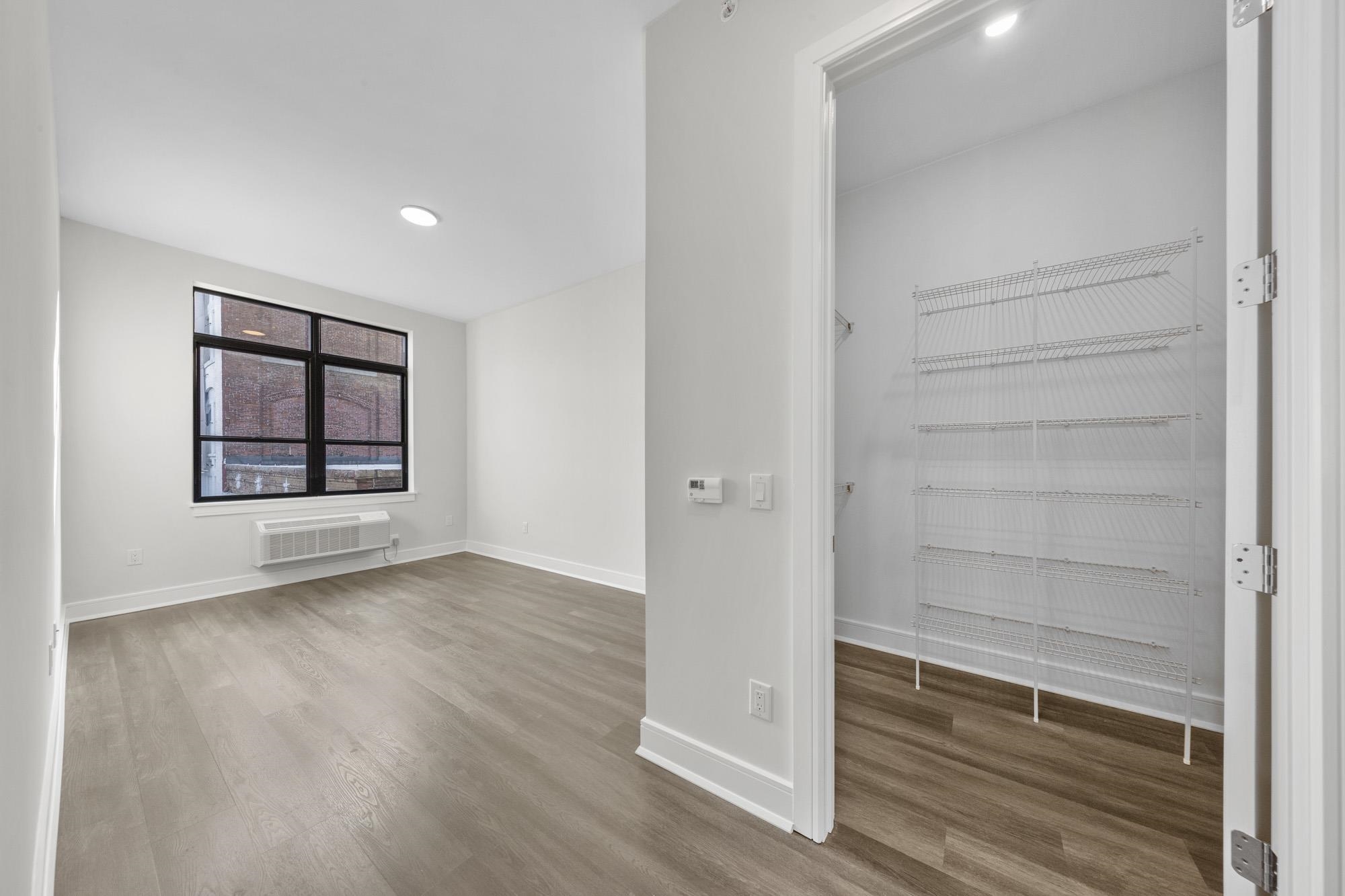121 34TH ST Unit: 611