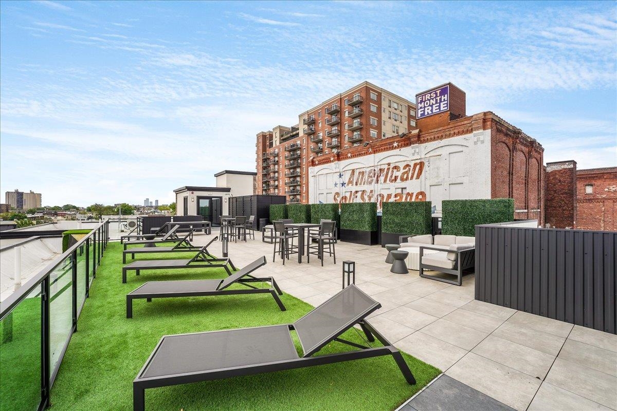 121 34TH ST Unit: 611