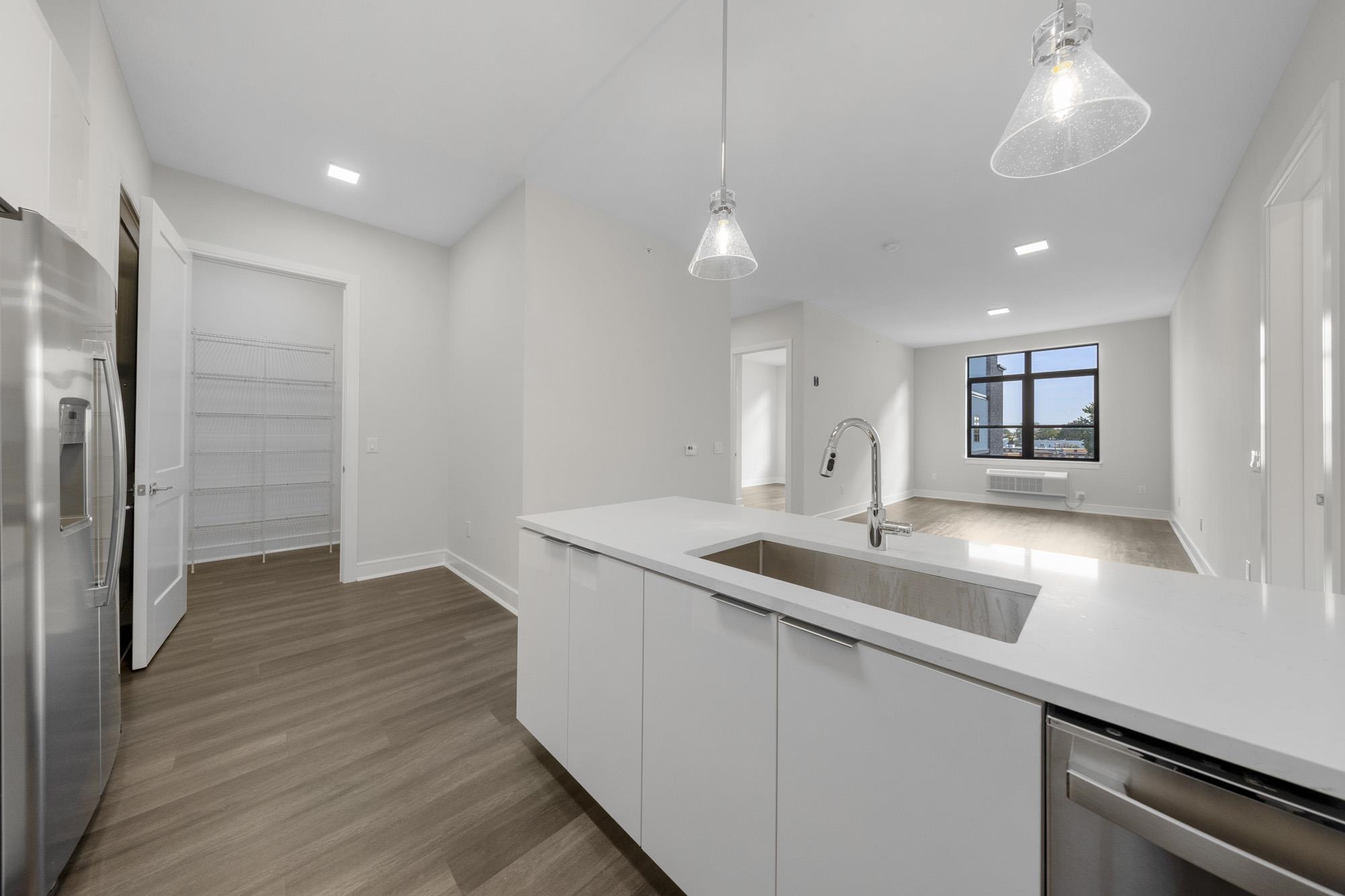 121 34TH ST Unit: 611