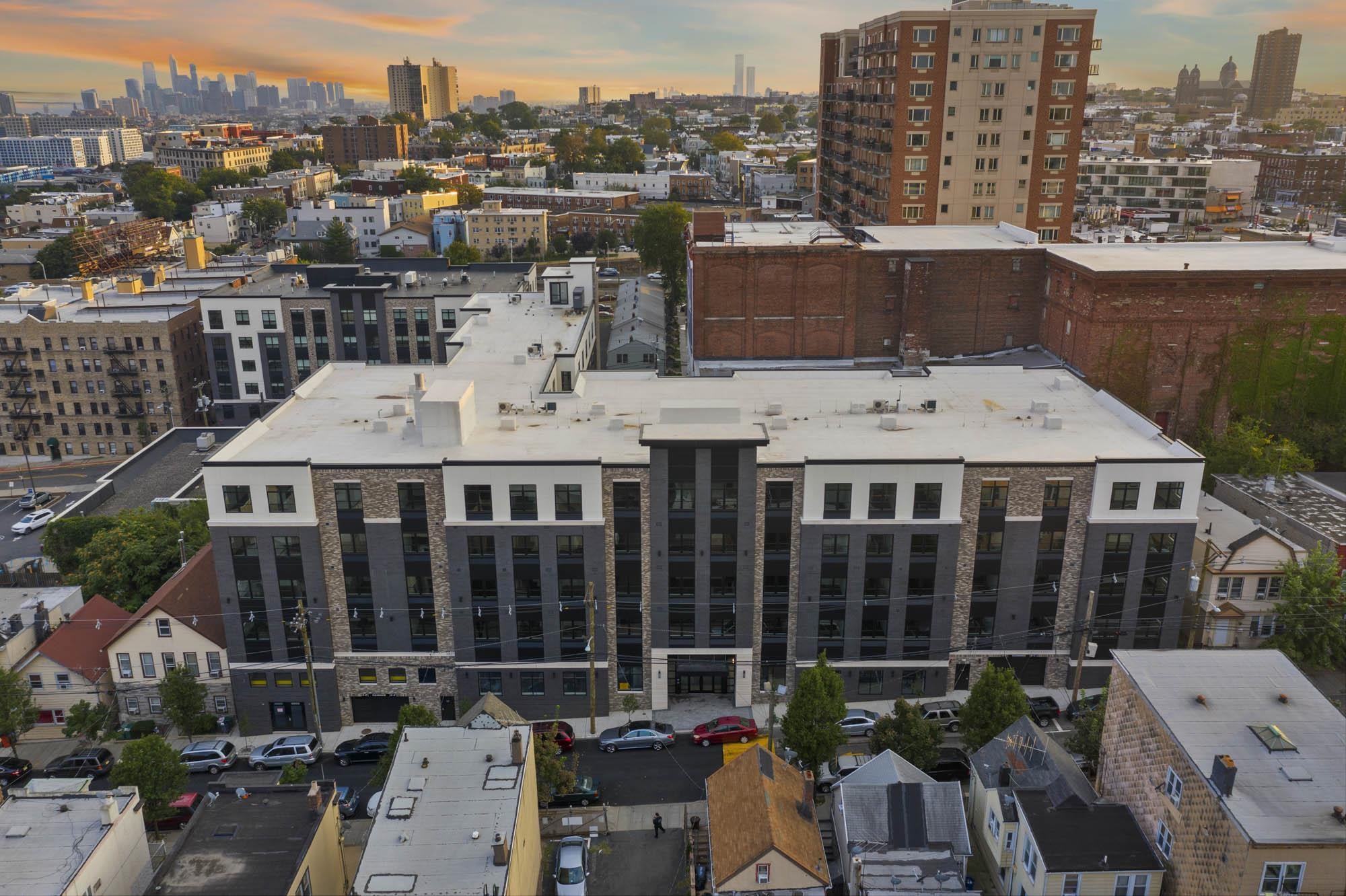 121 34TH ST Unit: 611