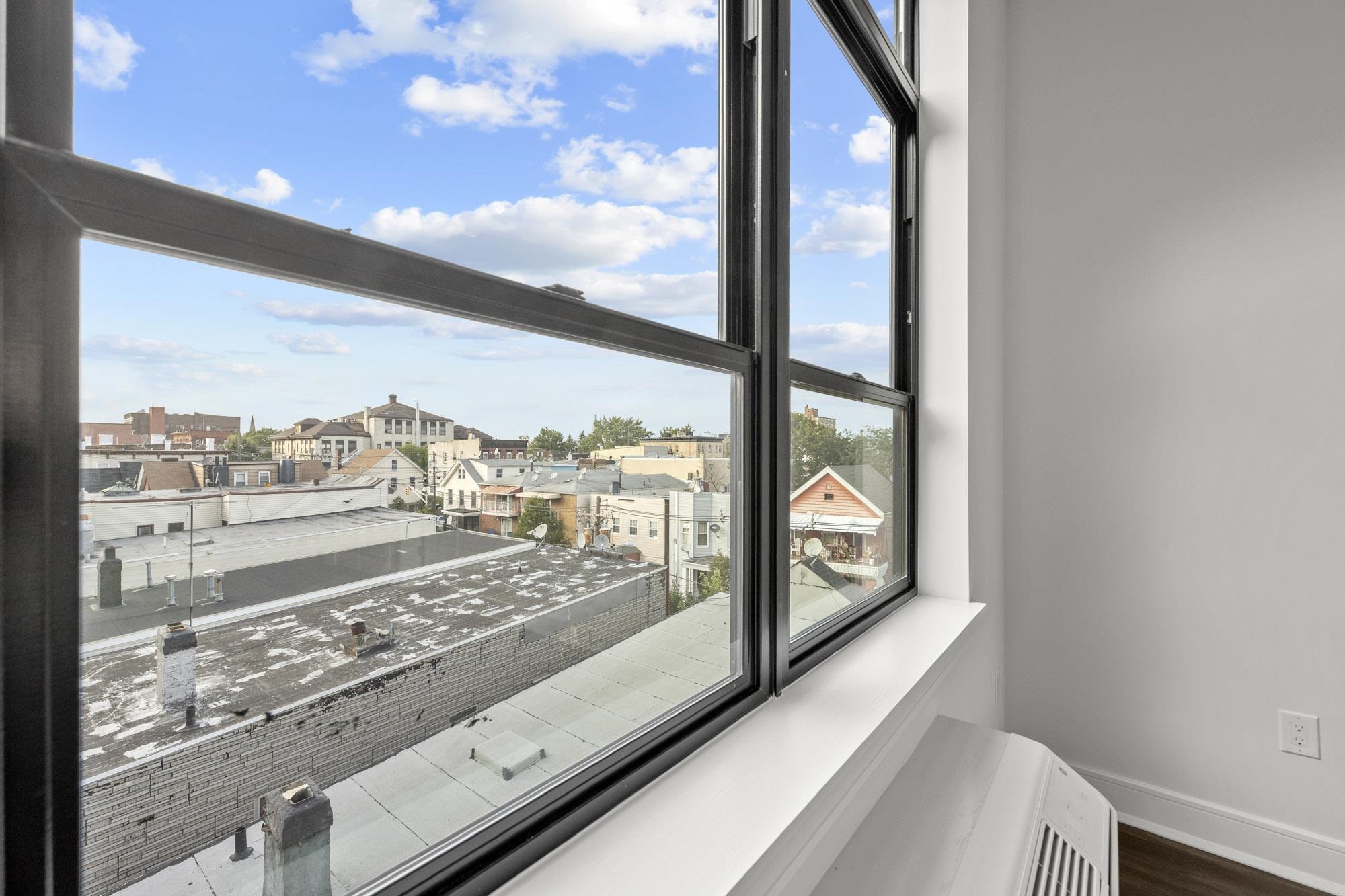 121 34TH ST Unit: 415