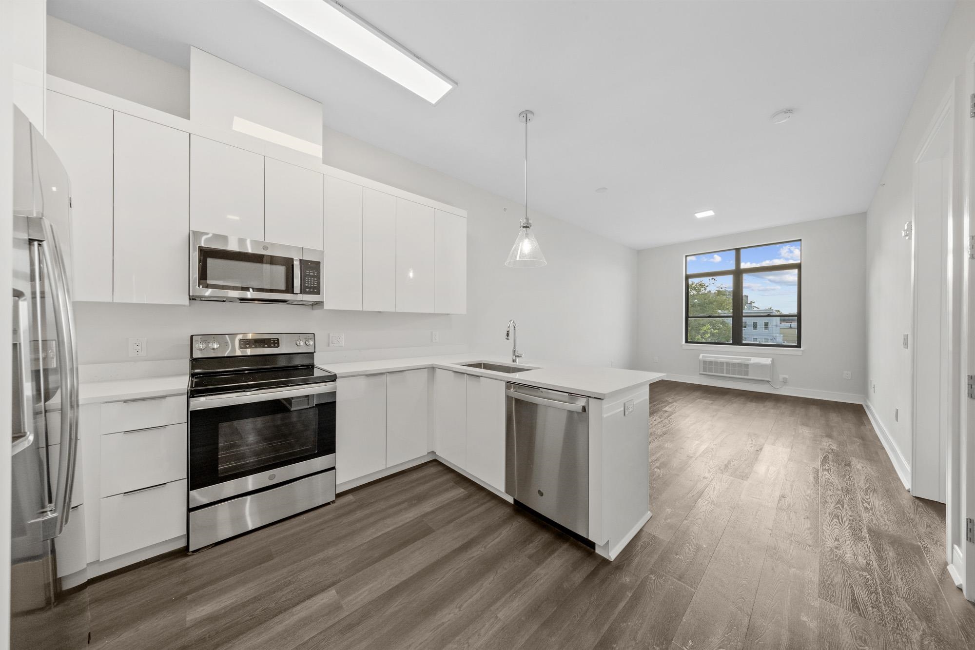 121 34TH ST Unit: 415