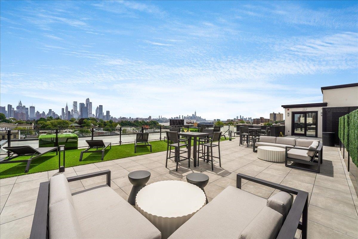 121 34TH ST Unit: 415