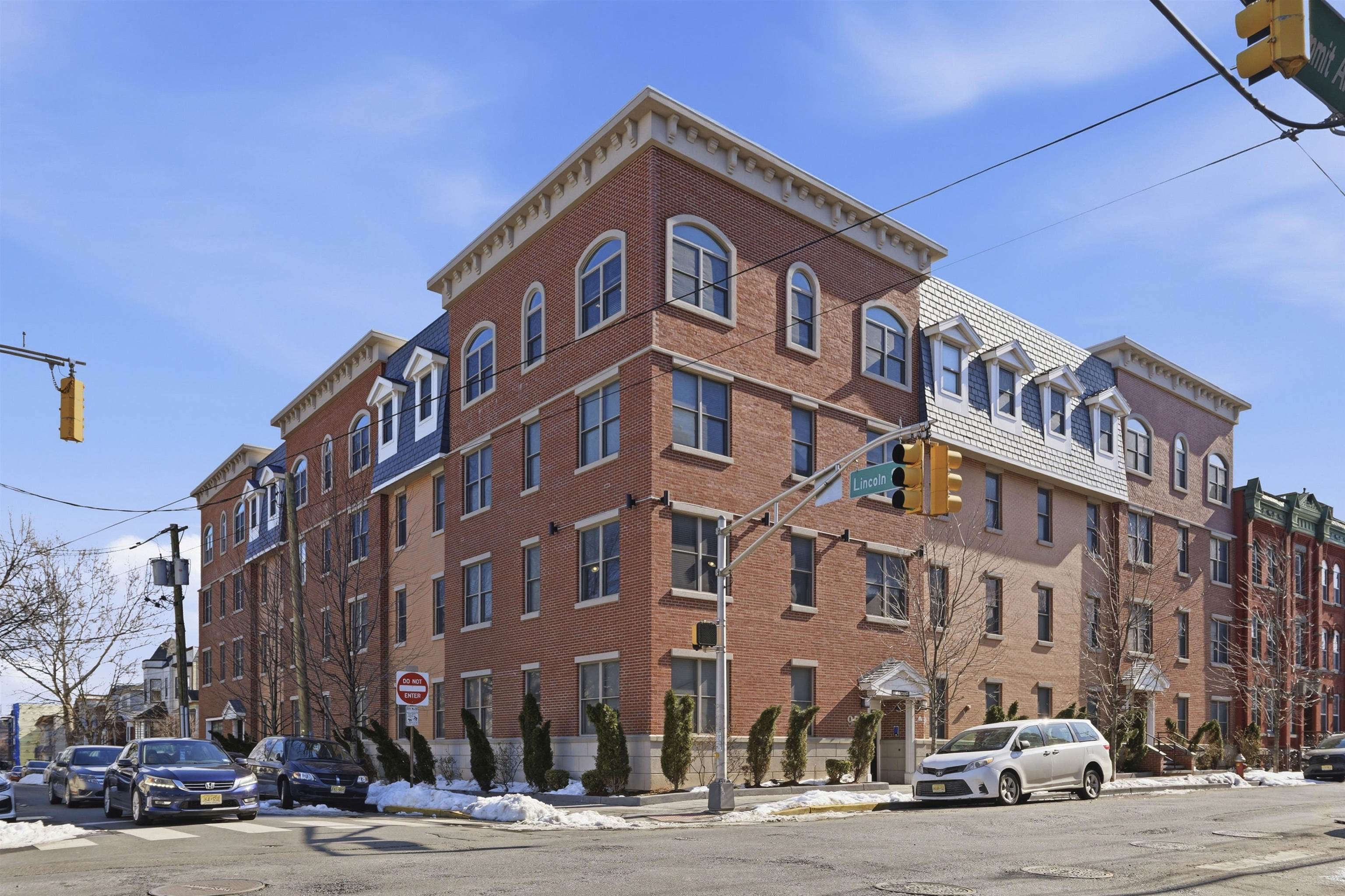 974 SUMMIT AVE Unit: 406