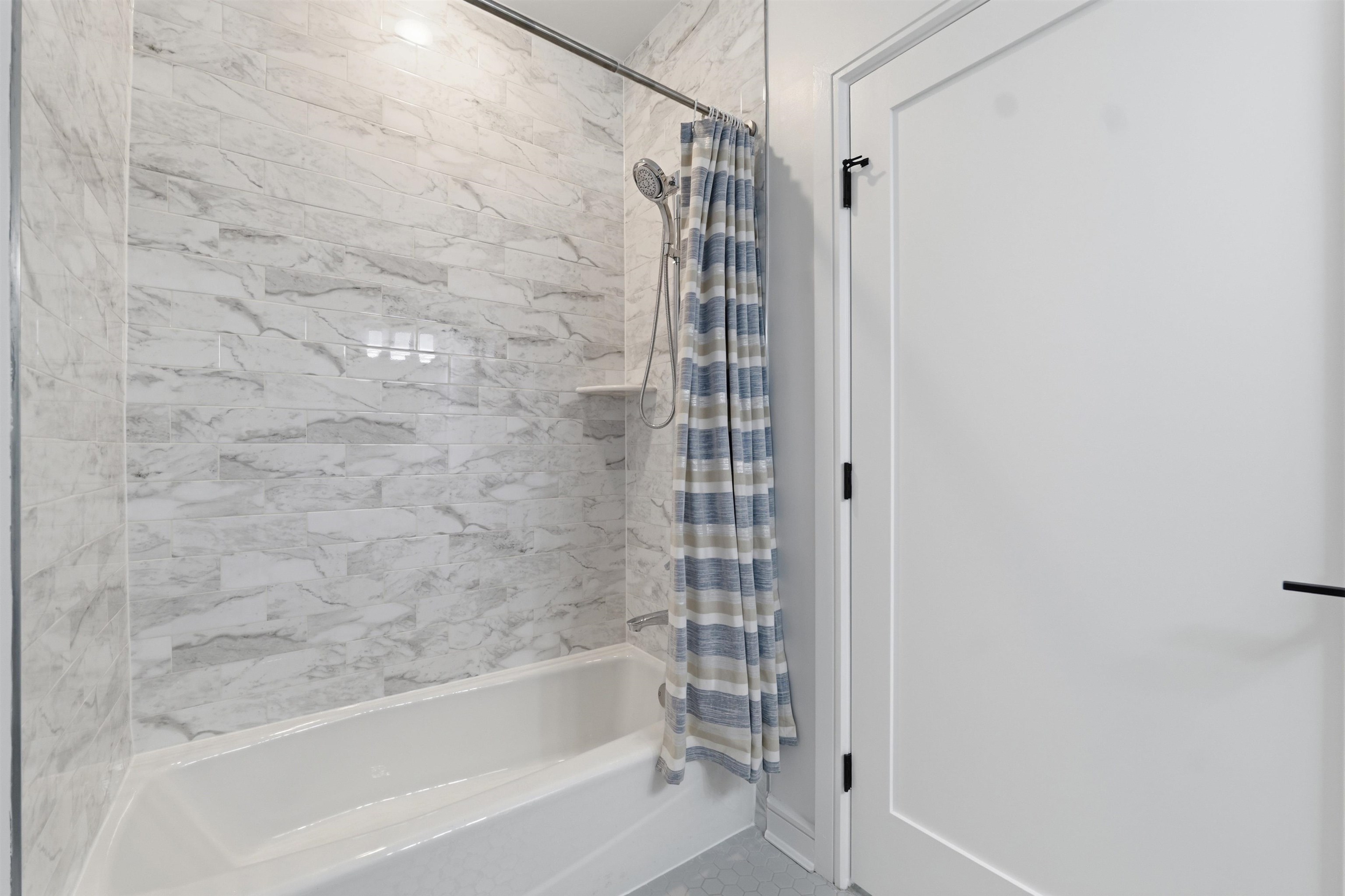 974 SUMMIT AVE Unit: 406