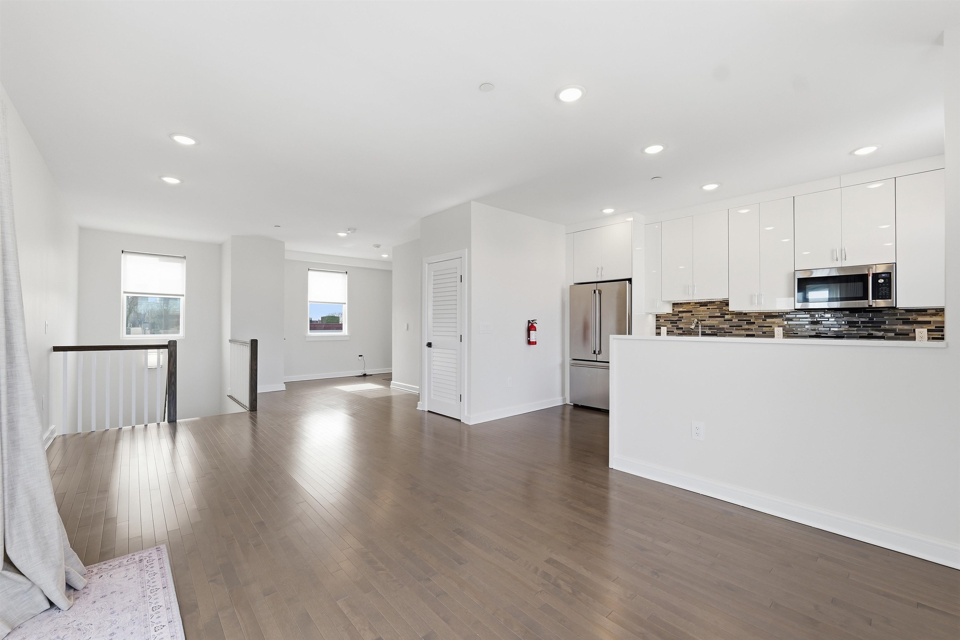 974 SUMMIT AVE Unit: 406