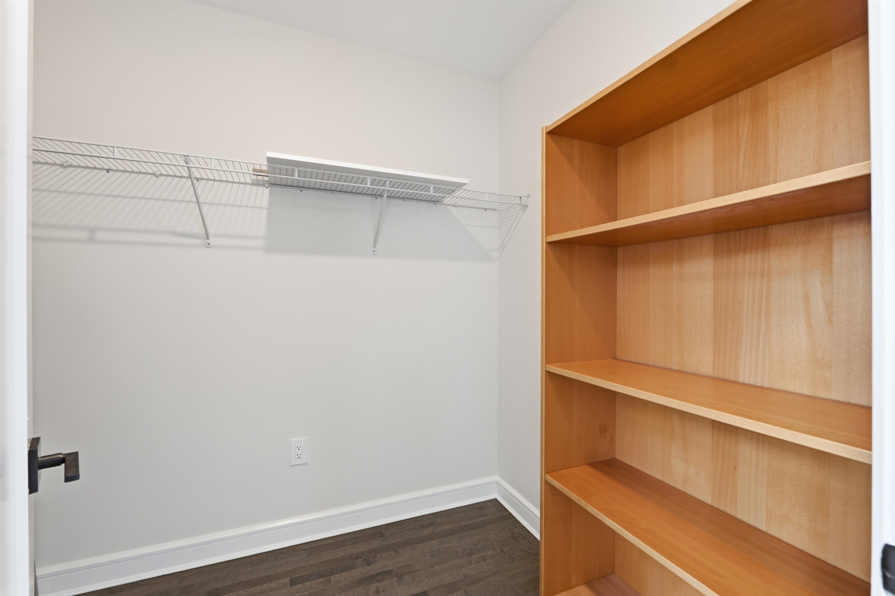 974 SUMMIT AVE Unit: 406