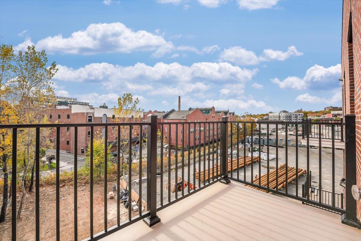667-665 GRAND ST Unit: 306