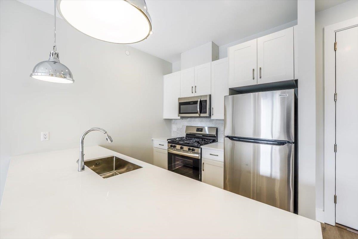 667-665 GRAND ST Unit: 306