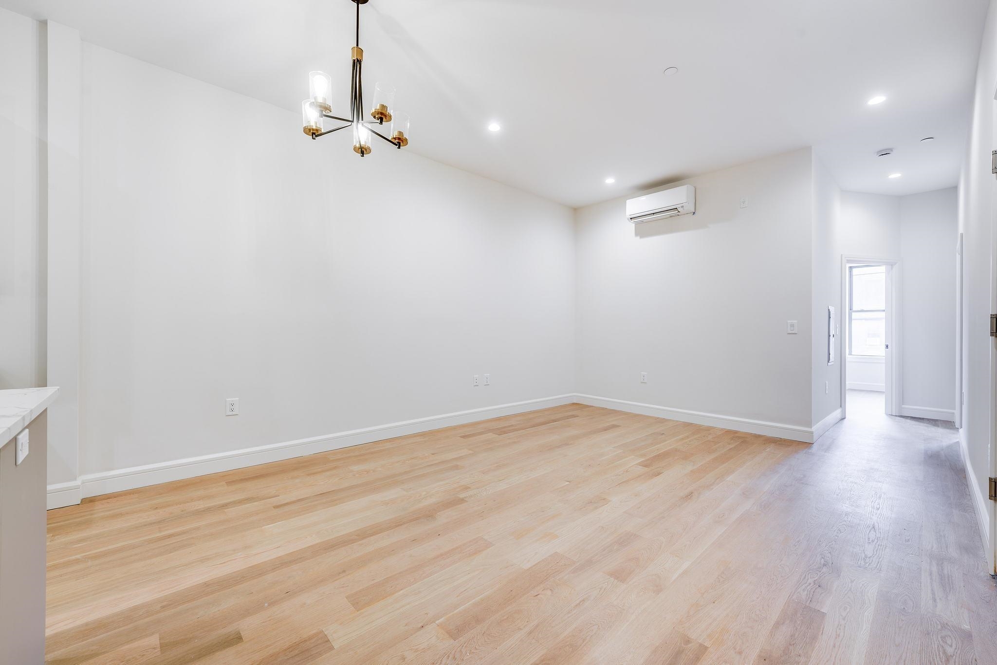 1021 WASHINGTON ST Unit: 4