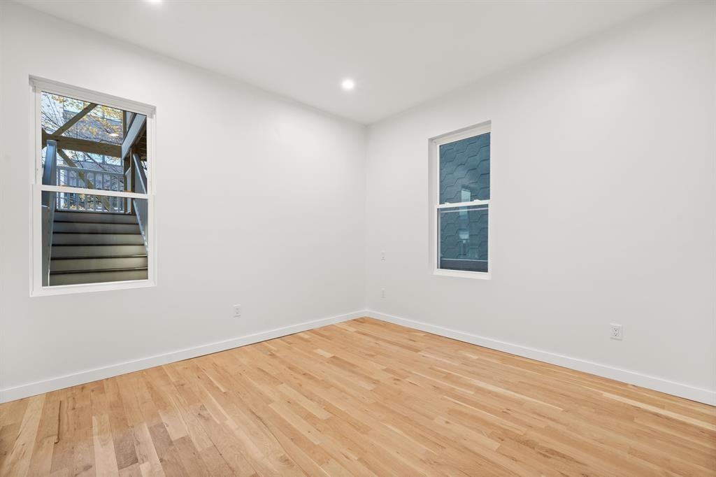 119 STORMS AVE Unit: 1