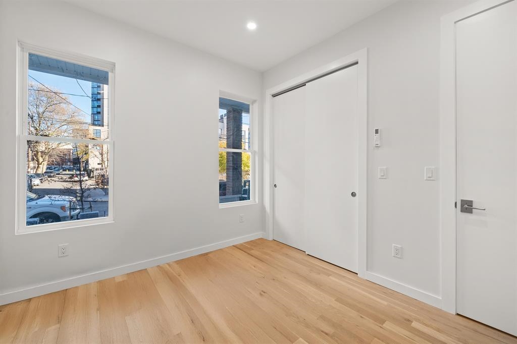 119 STORMS AVE Unit: 1