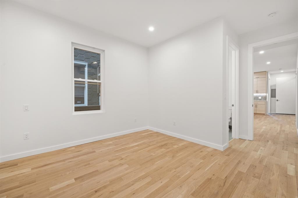 119 STORMS AVE Unit: 1