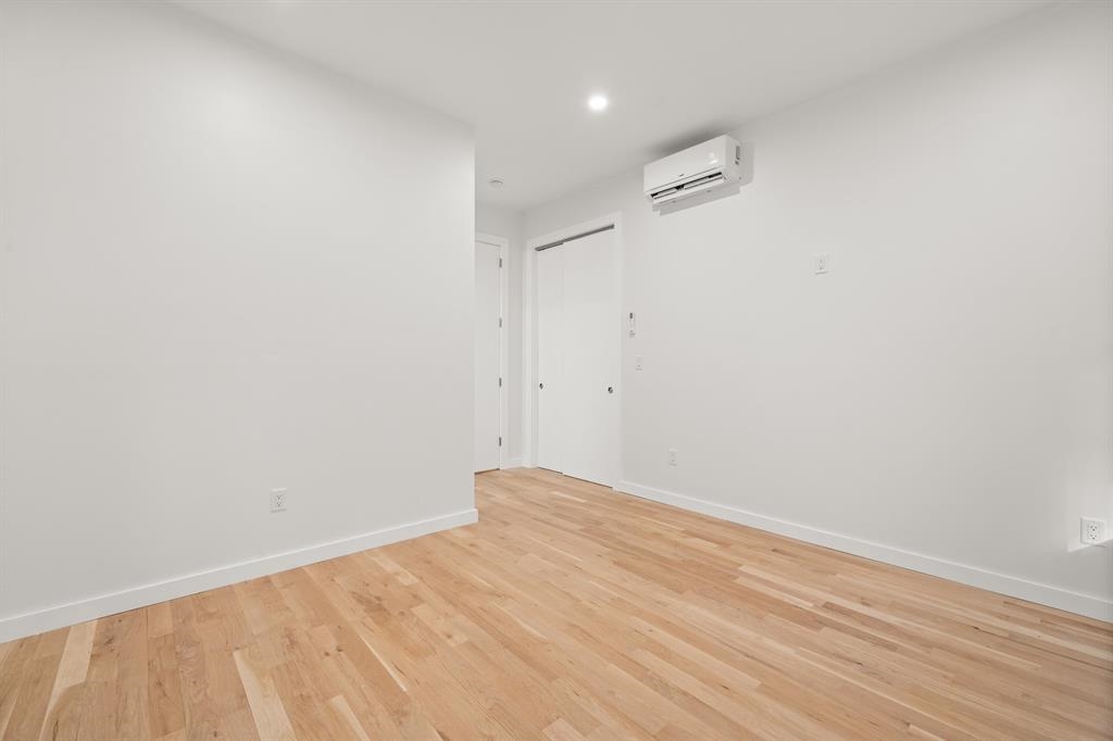 119 STORMS AVE Unit: 1