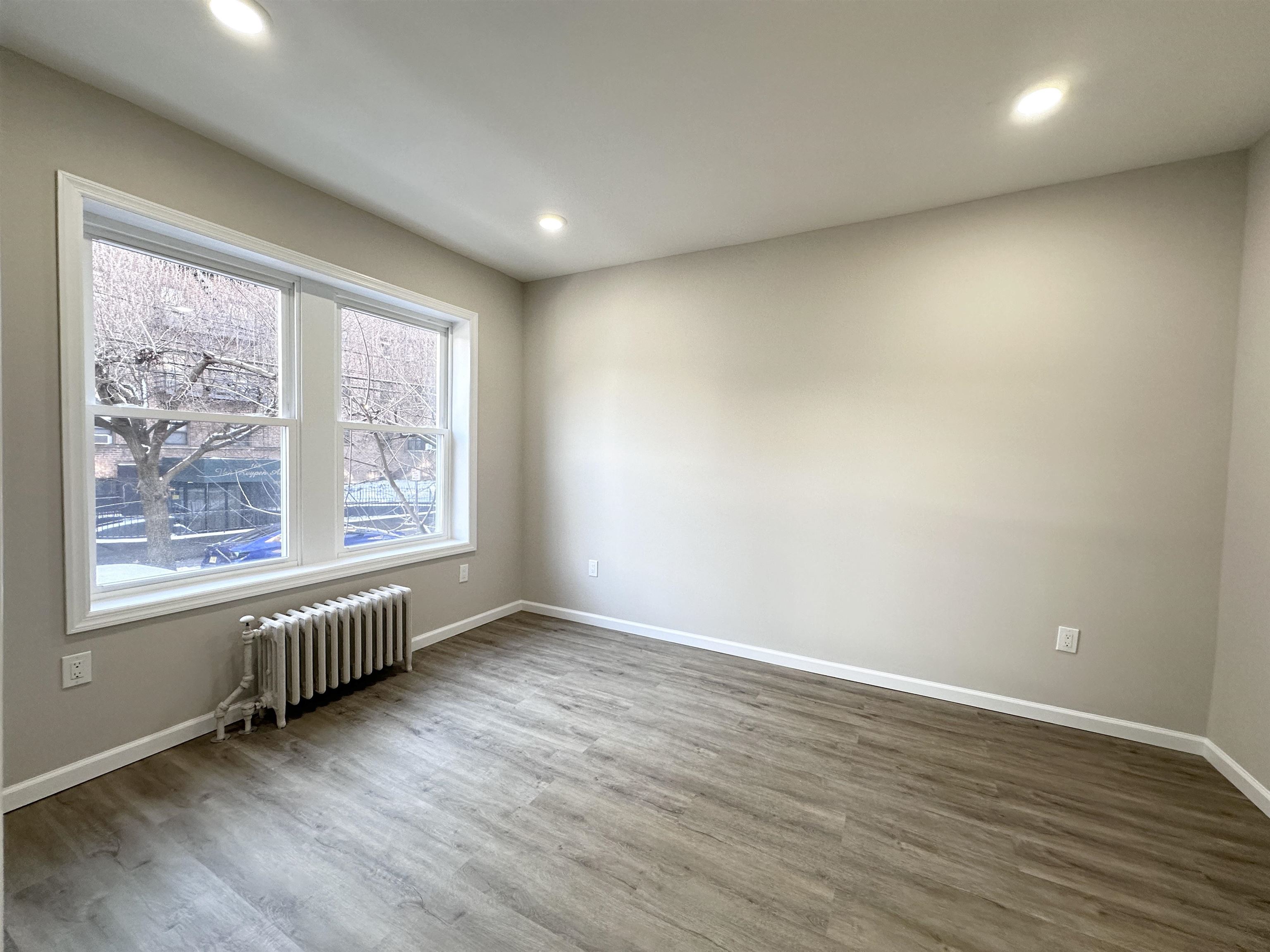 160 VROOM ST Unit: 1