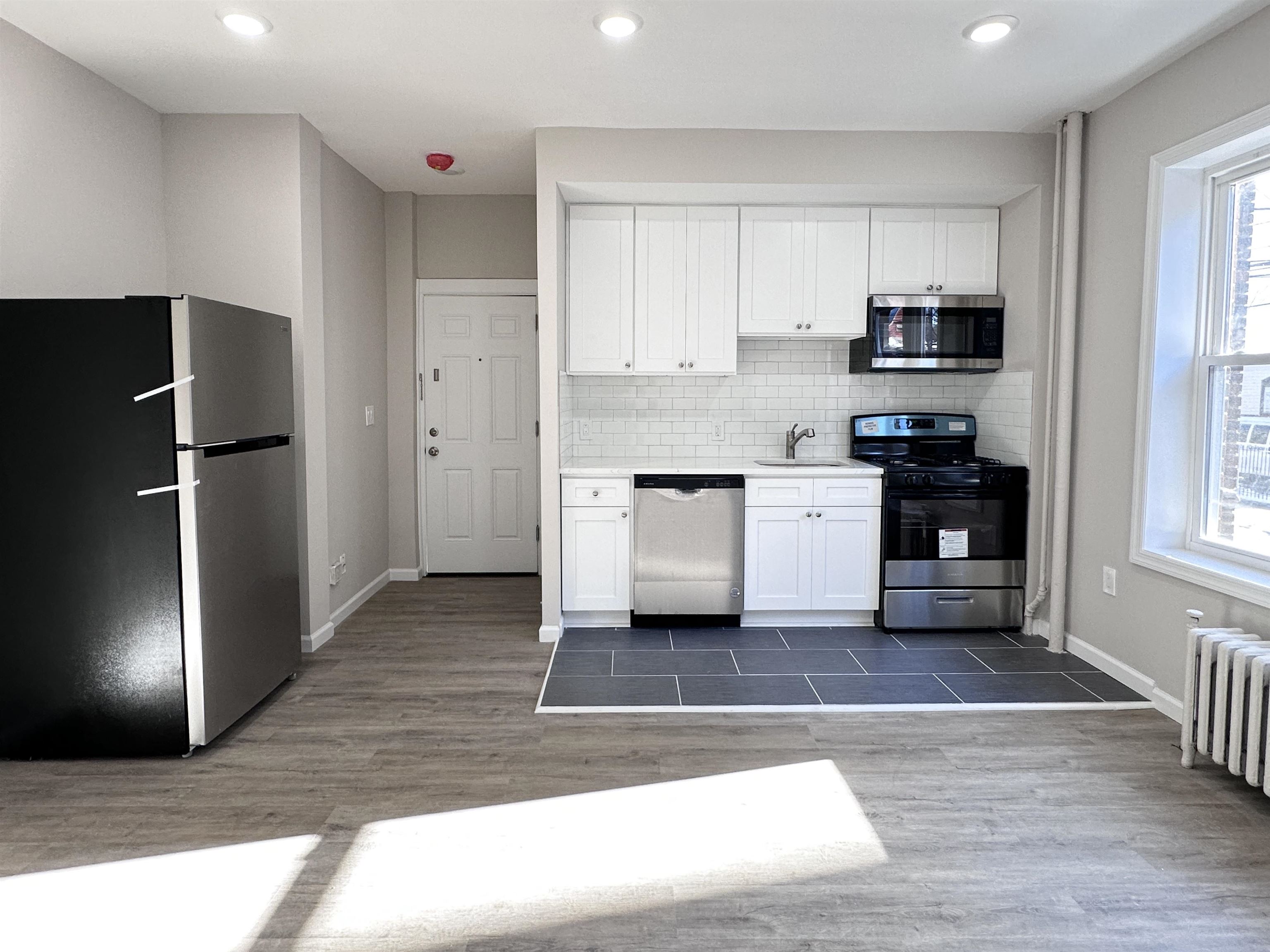 160 VROOM ST Unit: 1