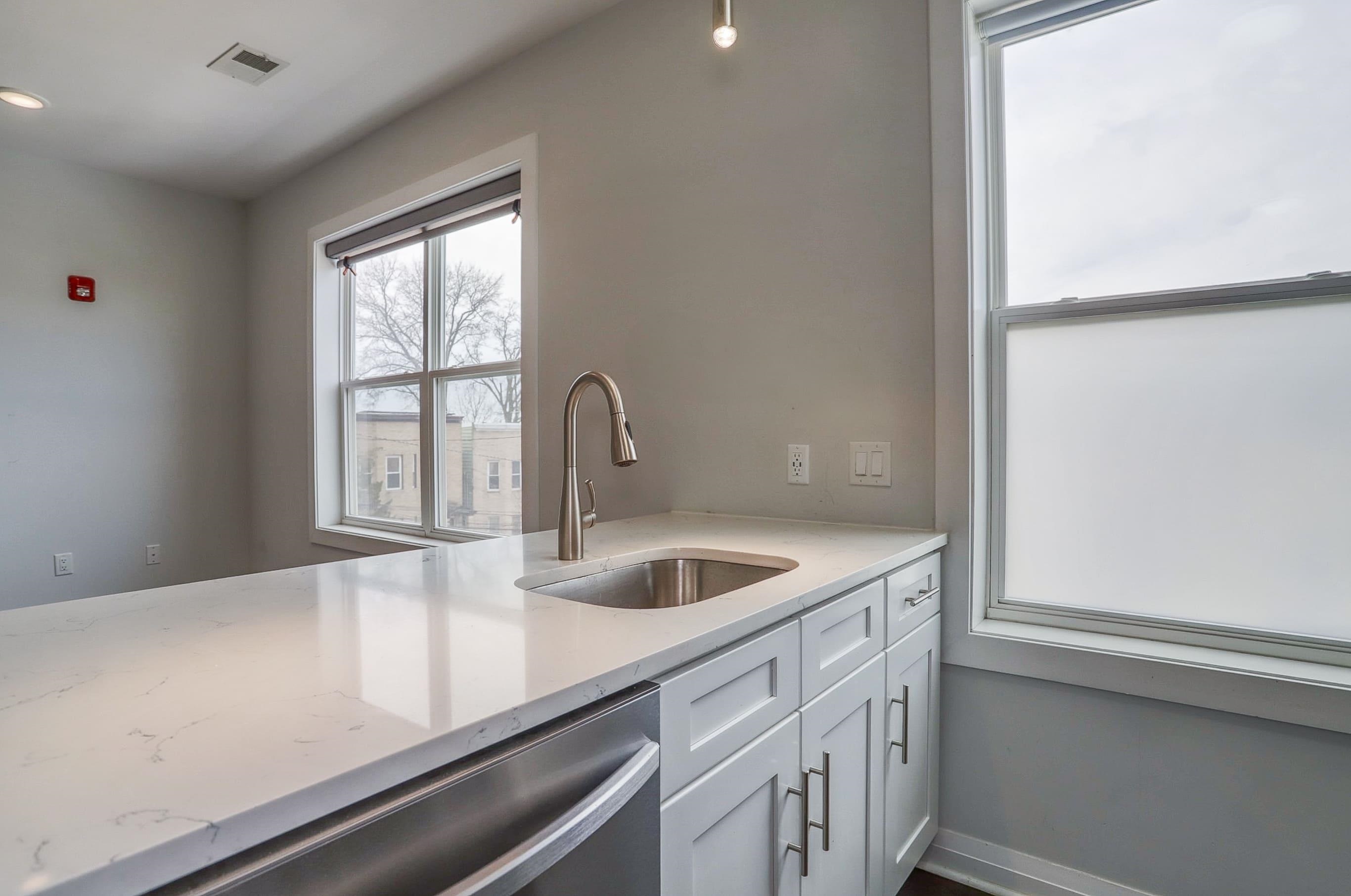 1901 SUMMIT AVE Unit: 207