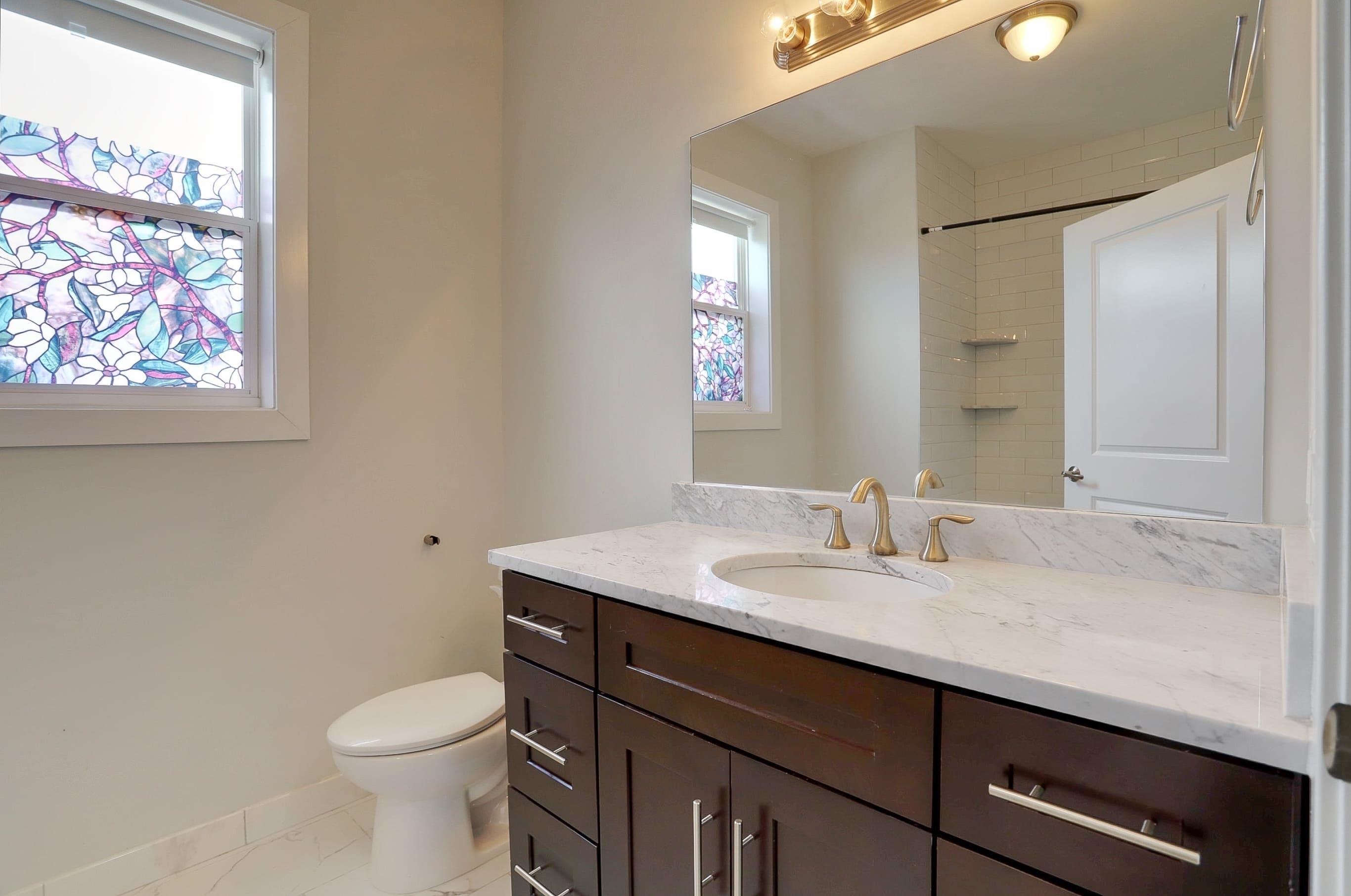 1901 SUMMIT AVE Unit: 207