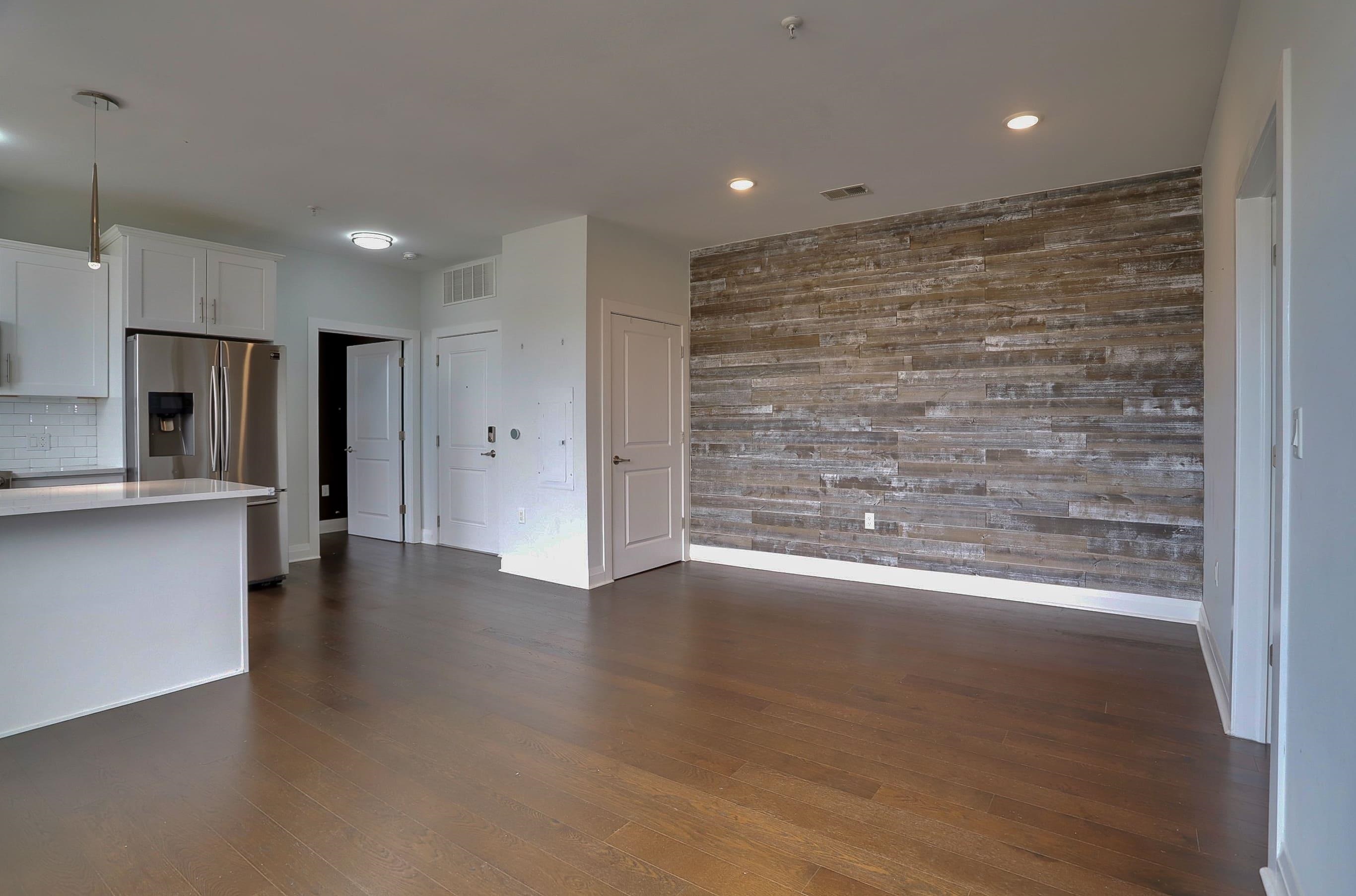 1901 SUMMIT AVE Unit: 207